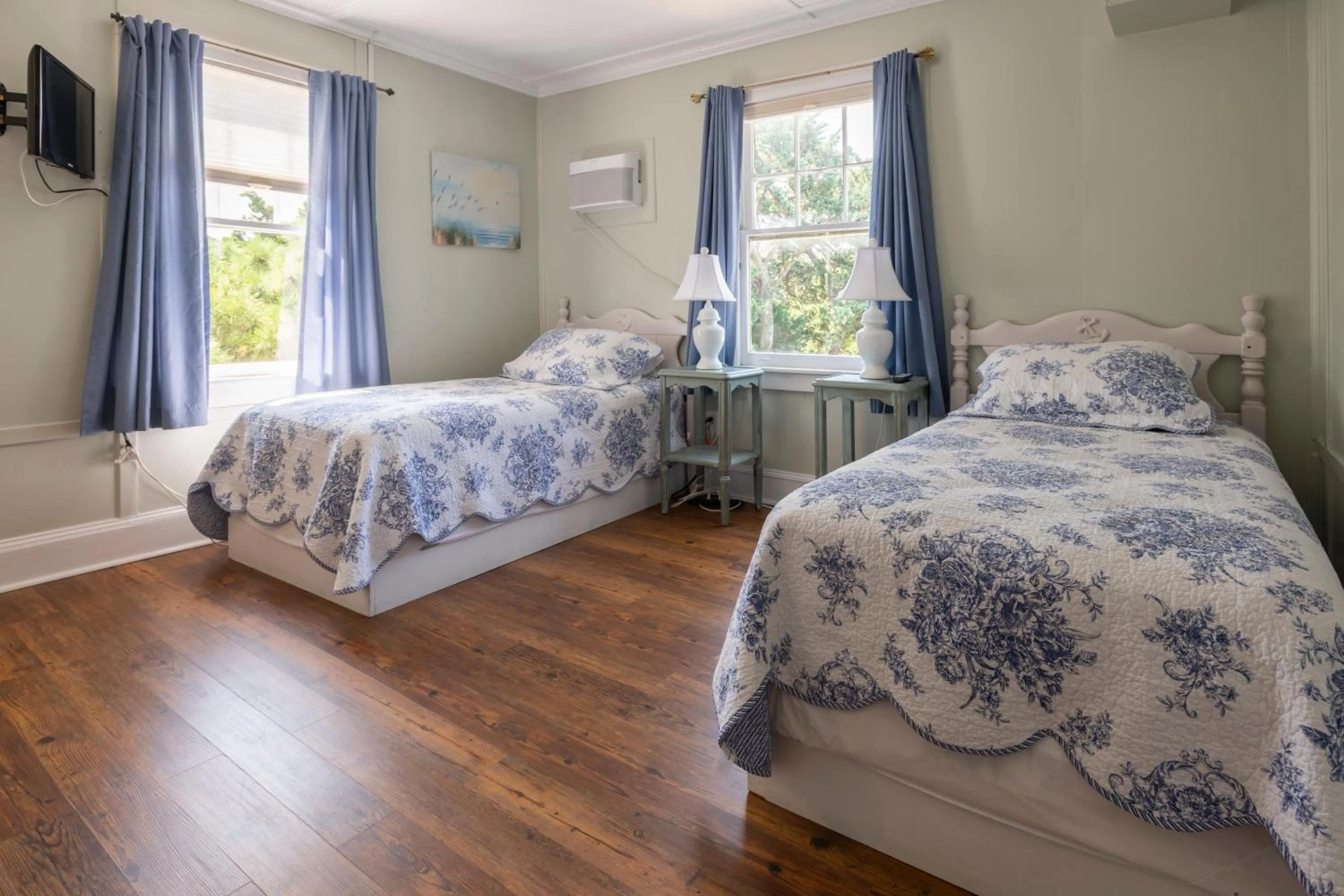 Bed in Blackbeard's Lodge