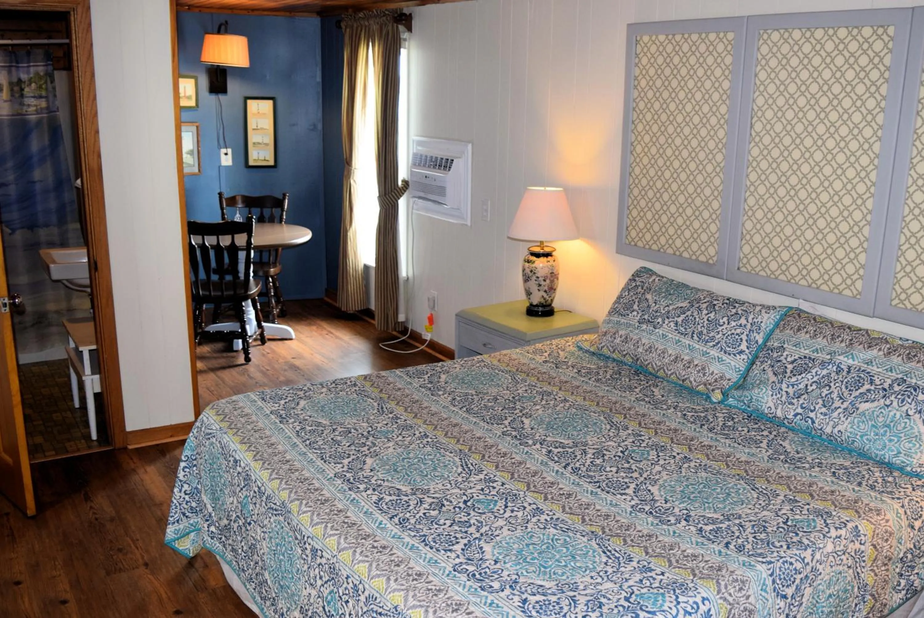 Bed in Blackbeard's Lodge