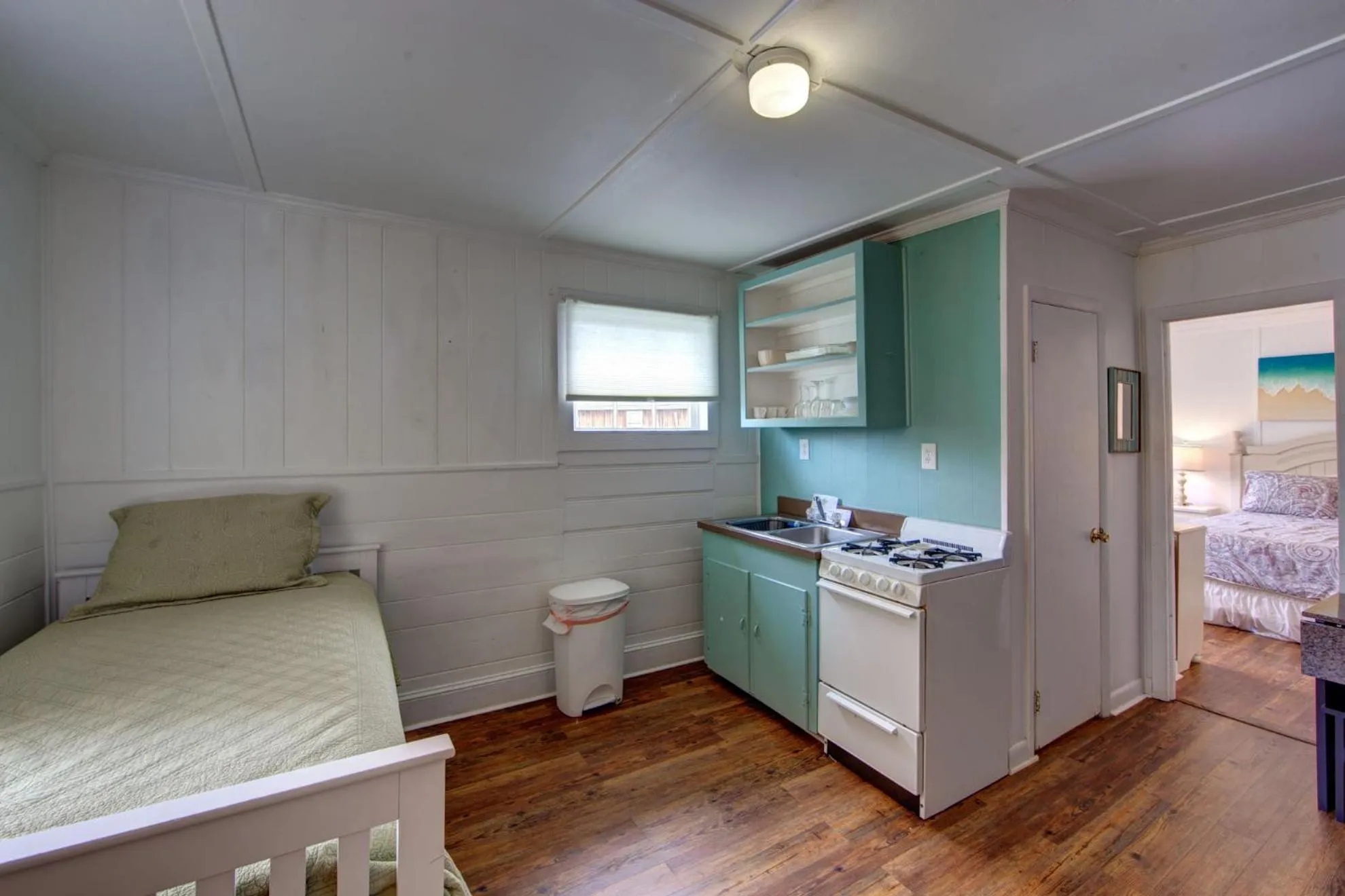 kitchen, Bed in Blackbeard's Lodge