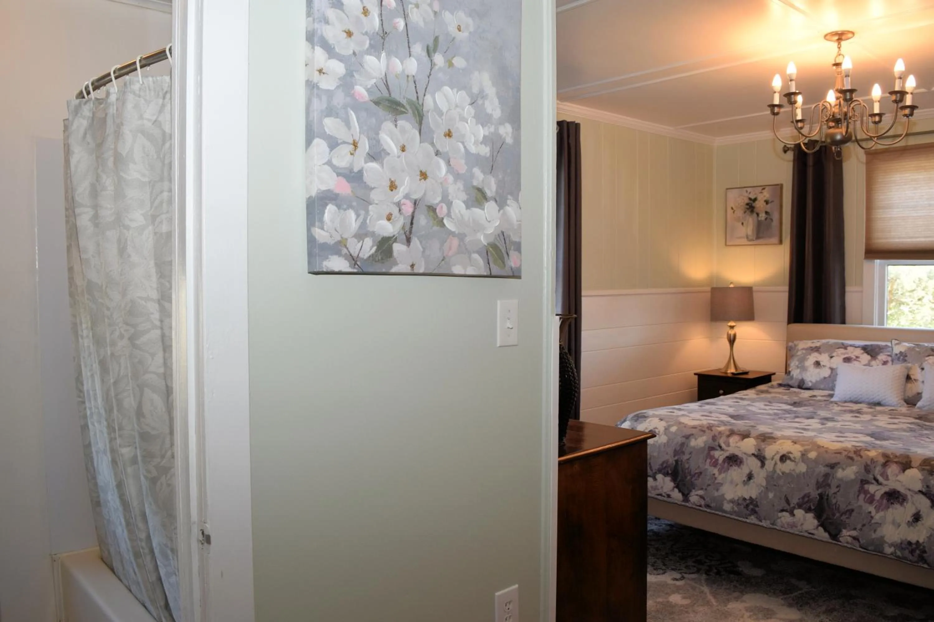 Bathroom, Bed in Blackbeard's Lodge