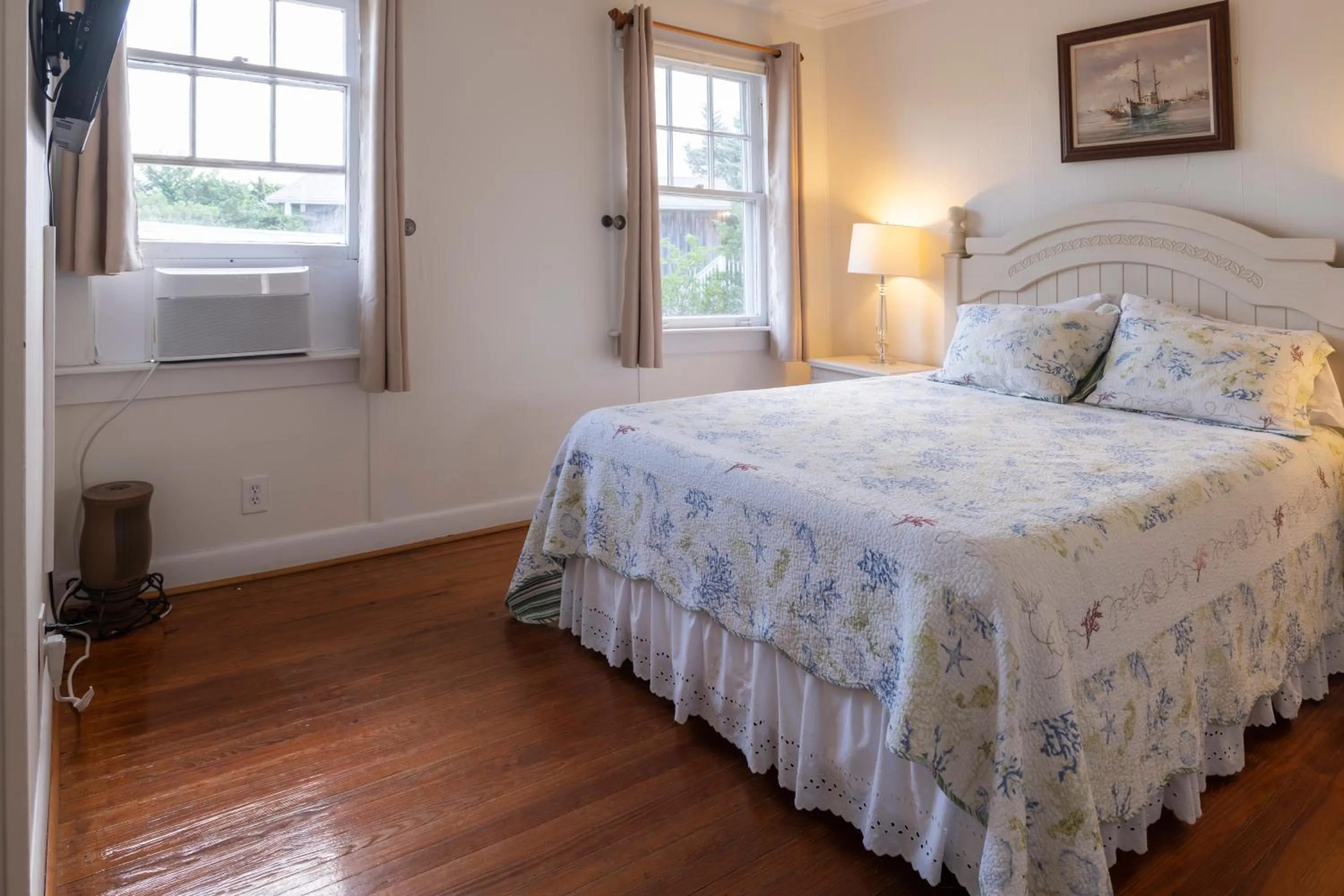 Bed in Blackbeard's Lodge