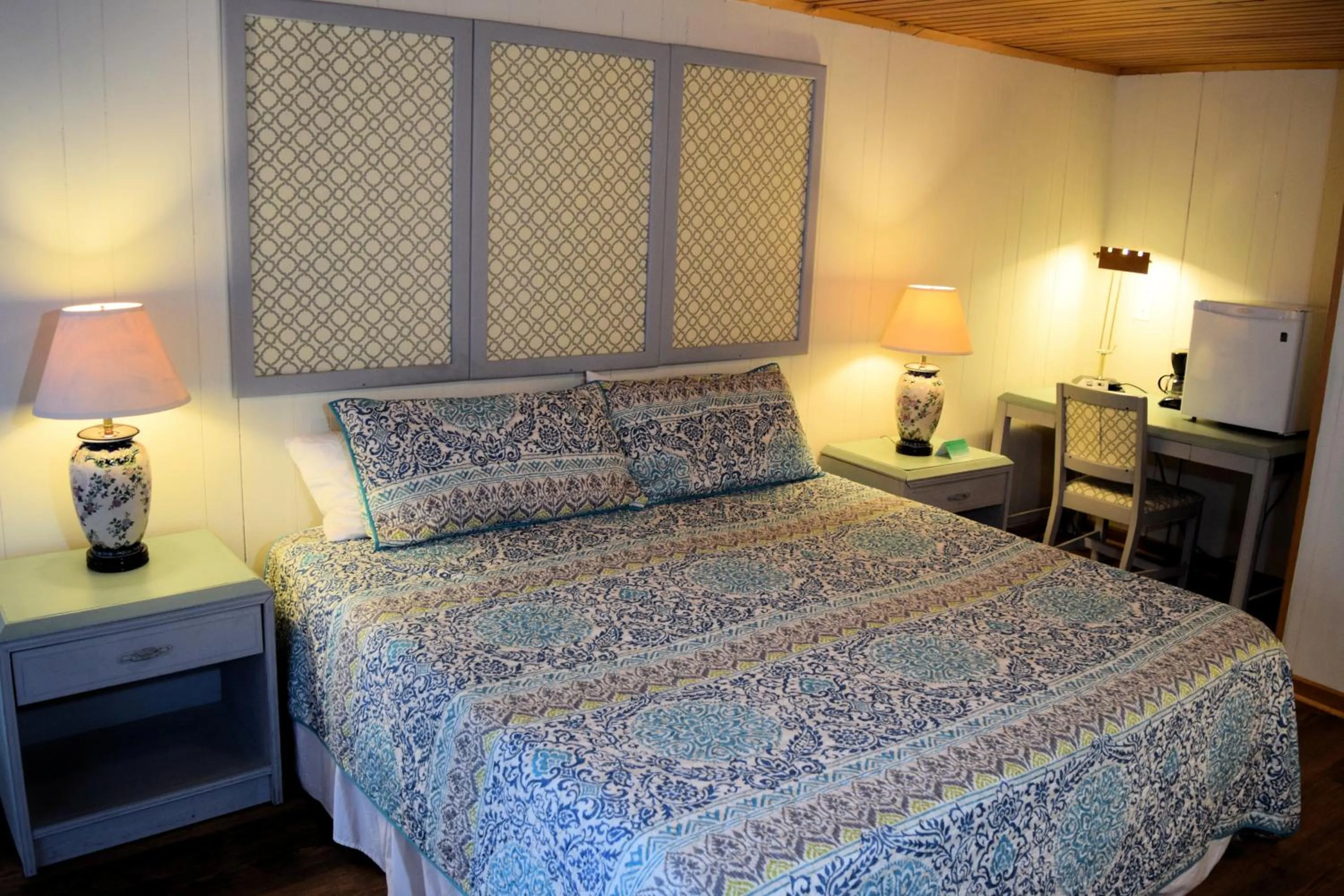 Bed in Blackbeard's Lodge