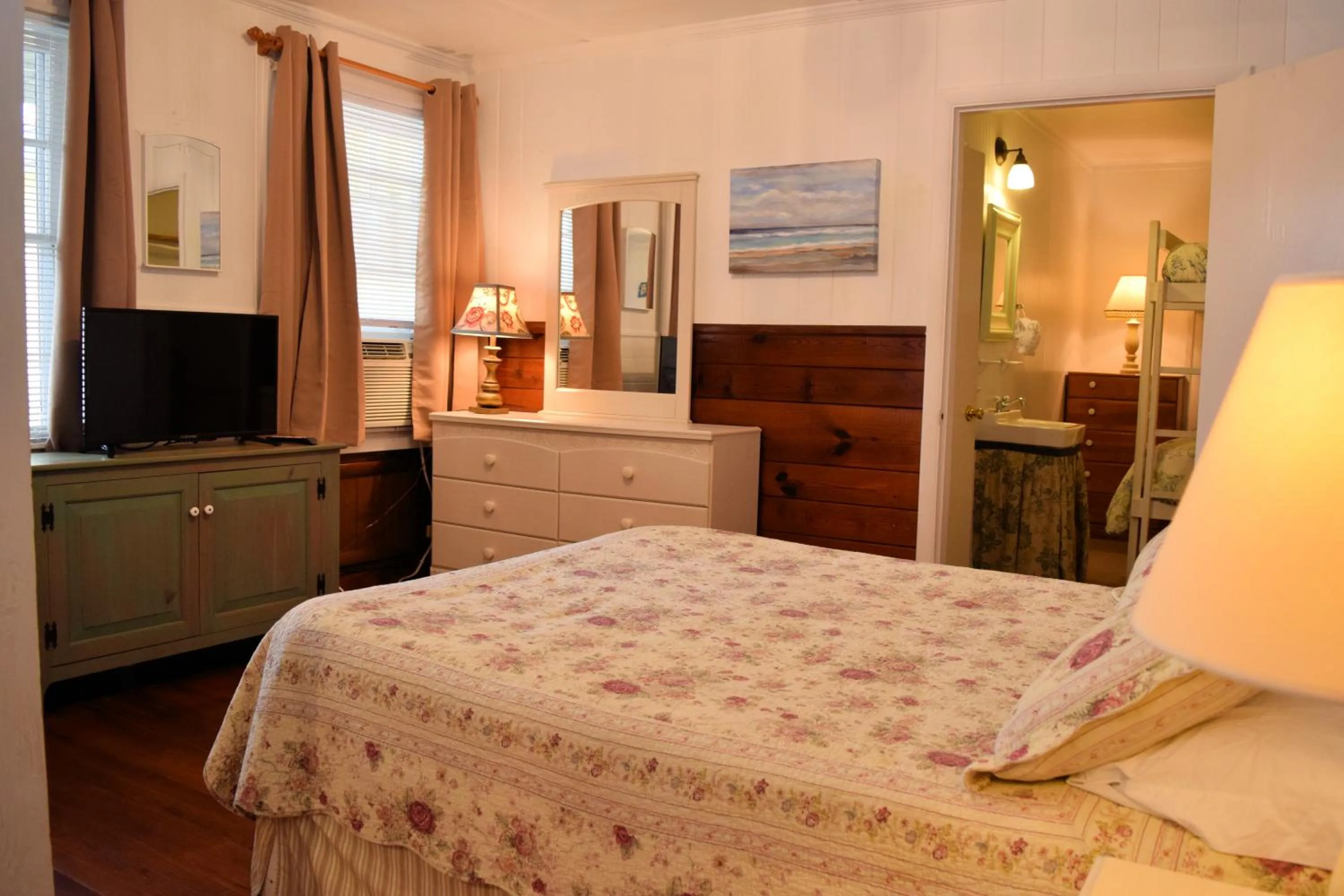 Bed in Blackbeard's Lodge