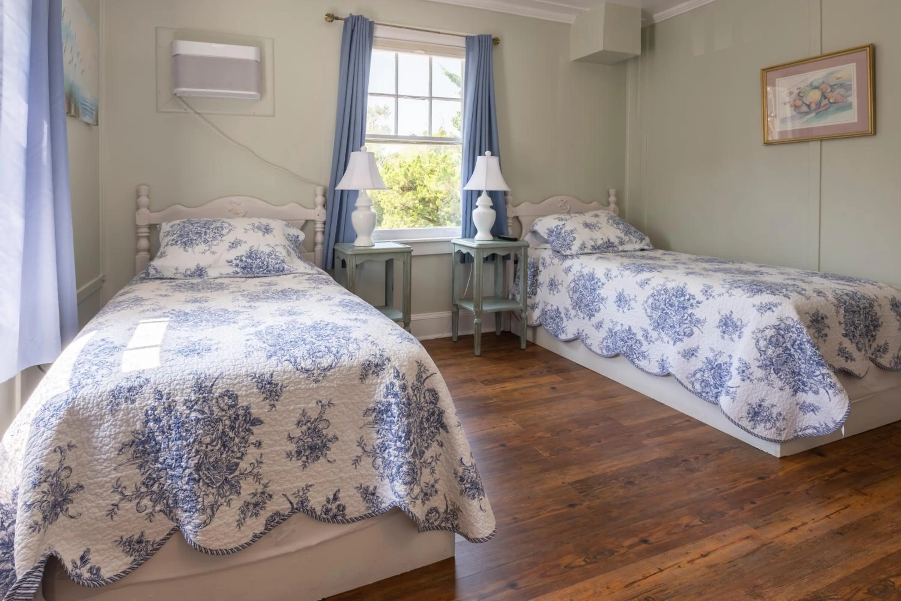 Bed in Blackbeard's Lodge