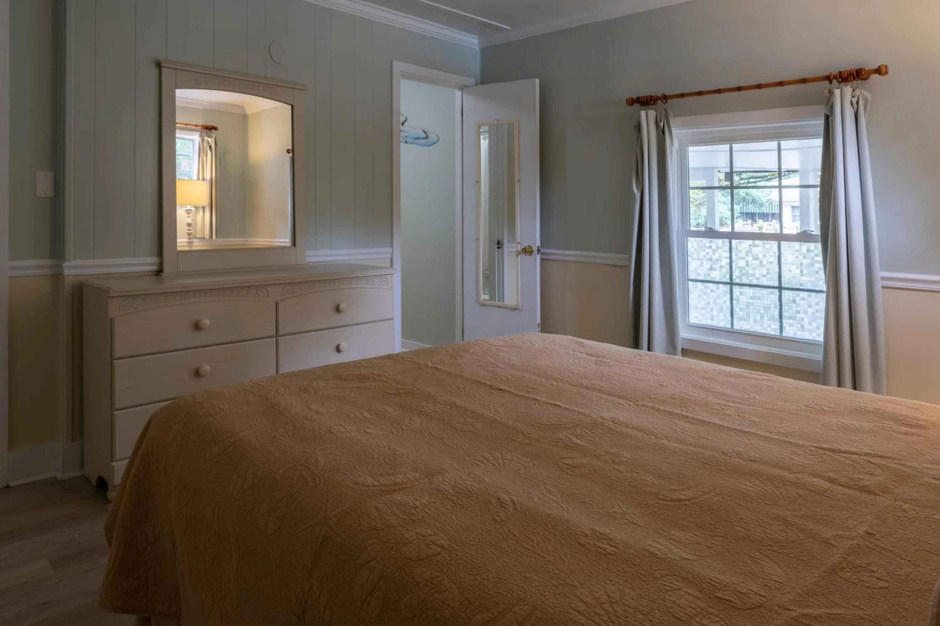 Bed in Blackbeard's Lodge