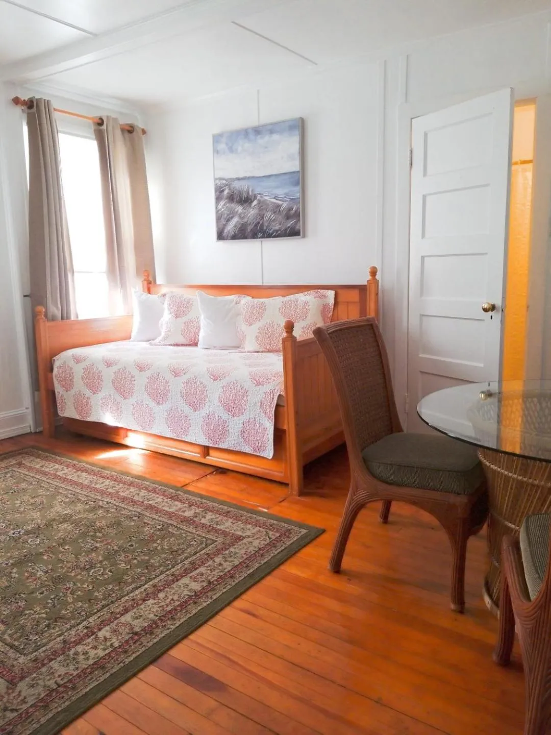 Bedroom, Bed in Blackbeard's Lodge