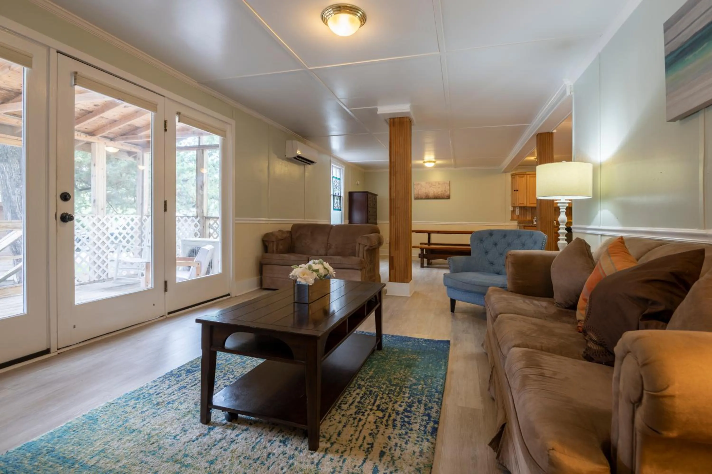 Seating area in Blackbeard's Lodge