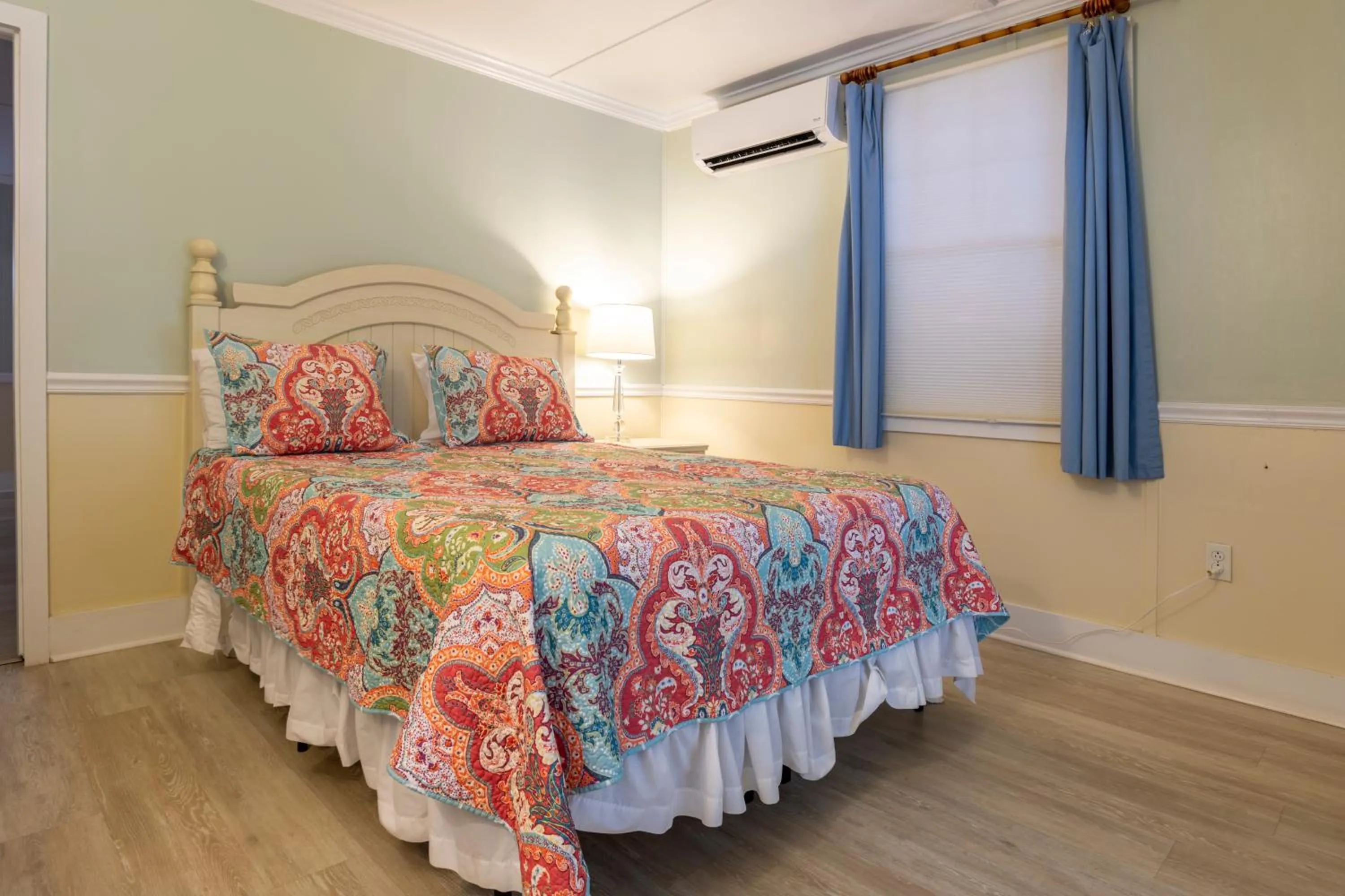 Bed in Blackbeard's Lodge