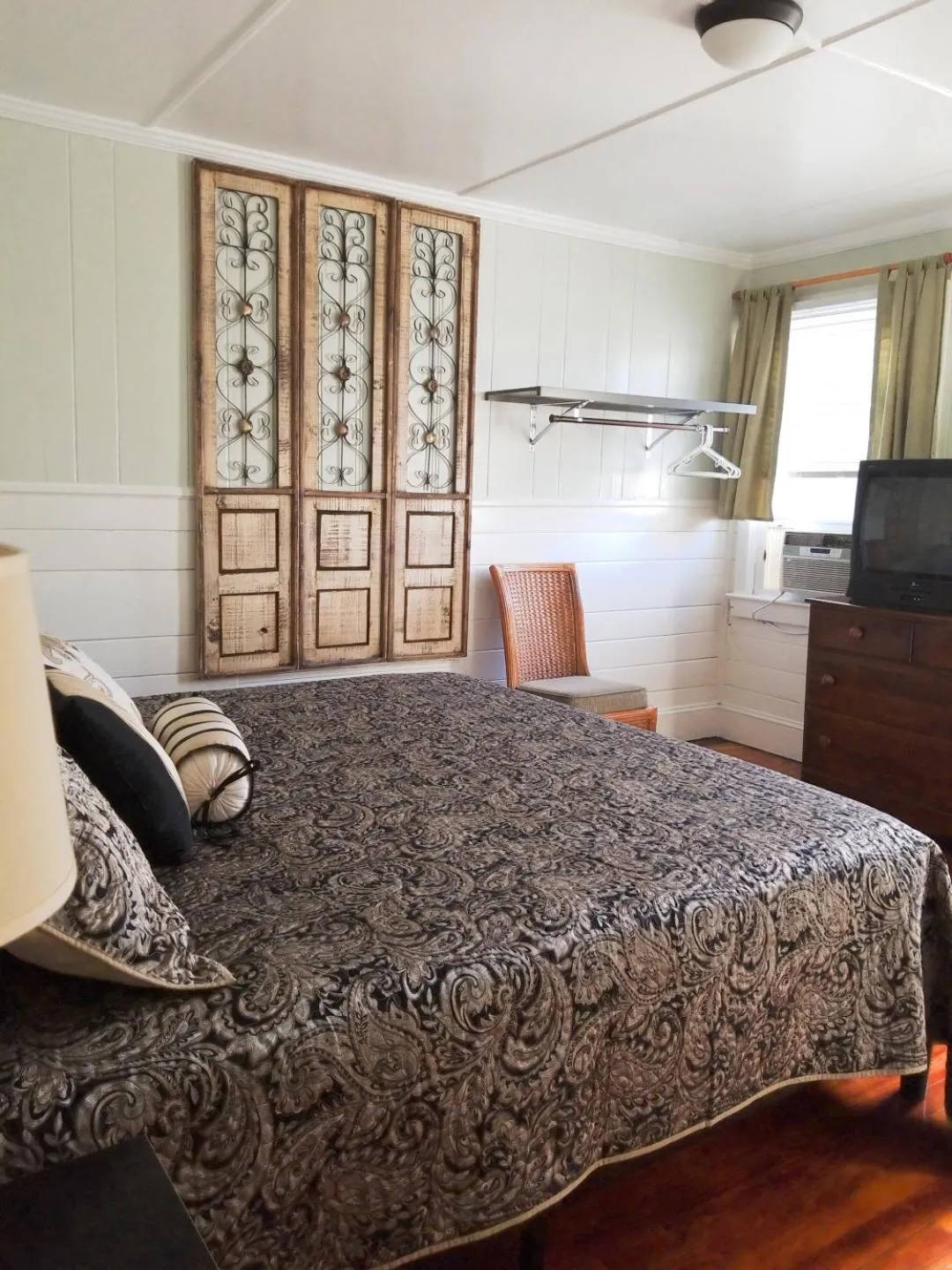 TV and multimedia, Bed in Blackbeard's Lodge