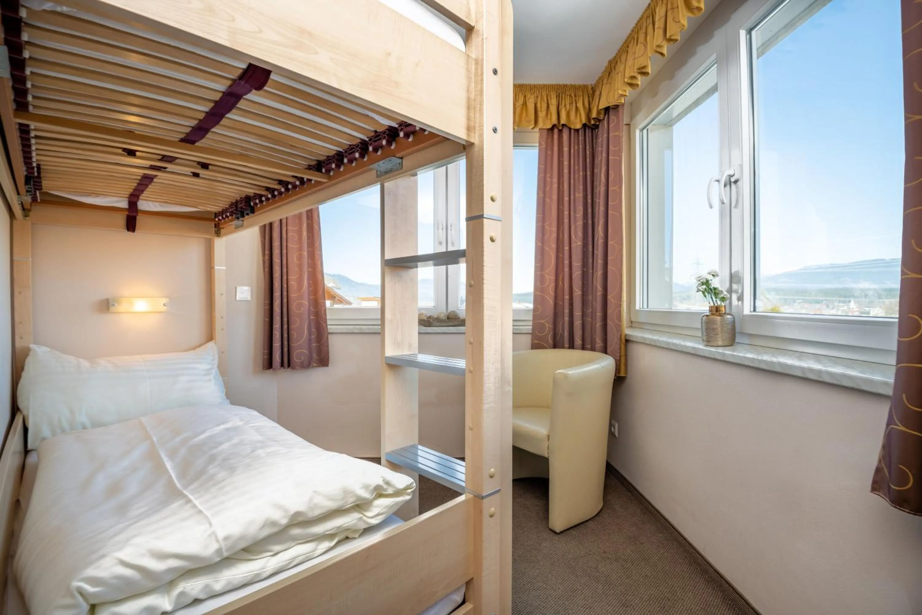 children, Bed in Pogöriacherhof