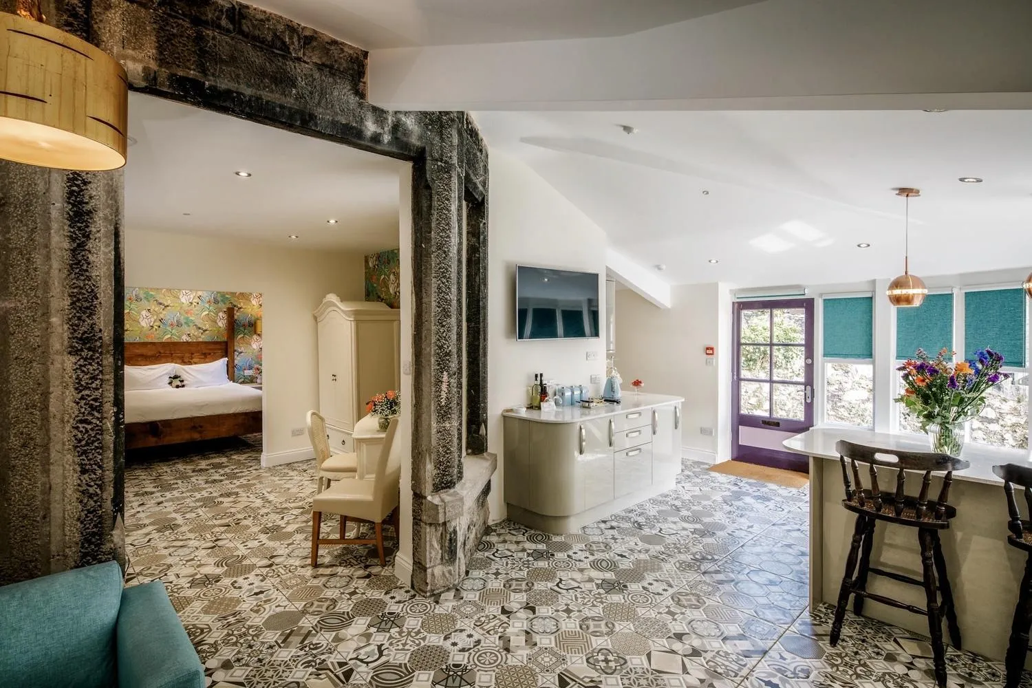 Kitchen or kitchenette, Bed in Lymestone Boutique Accommodation