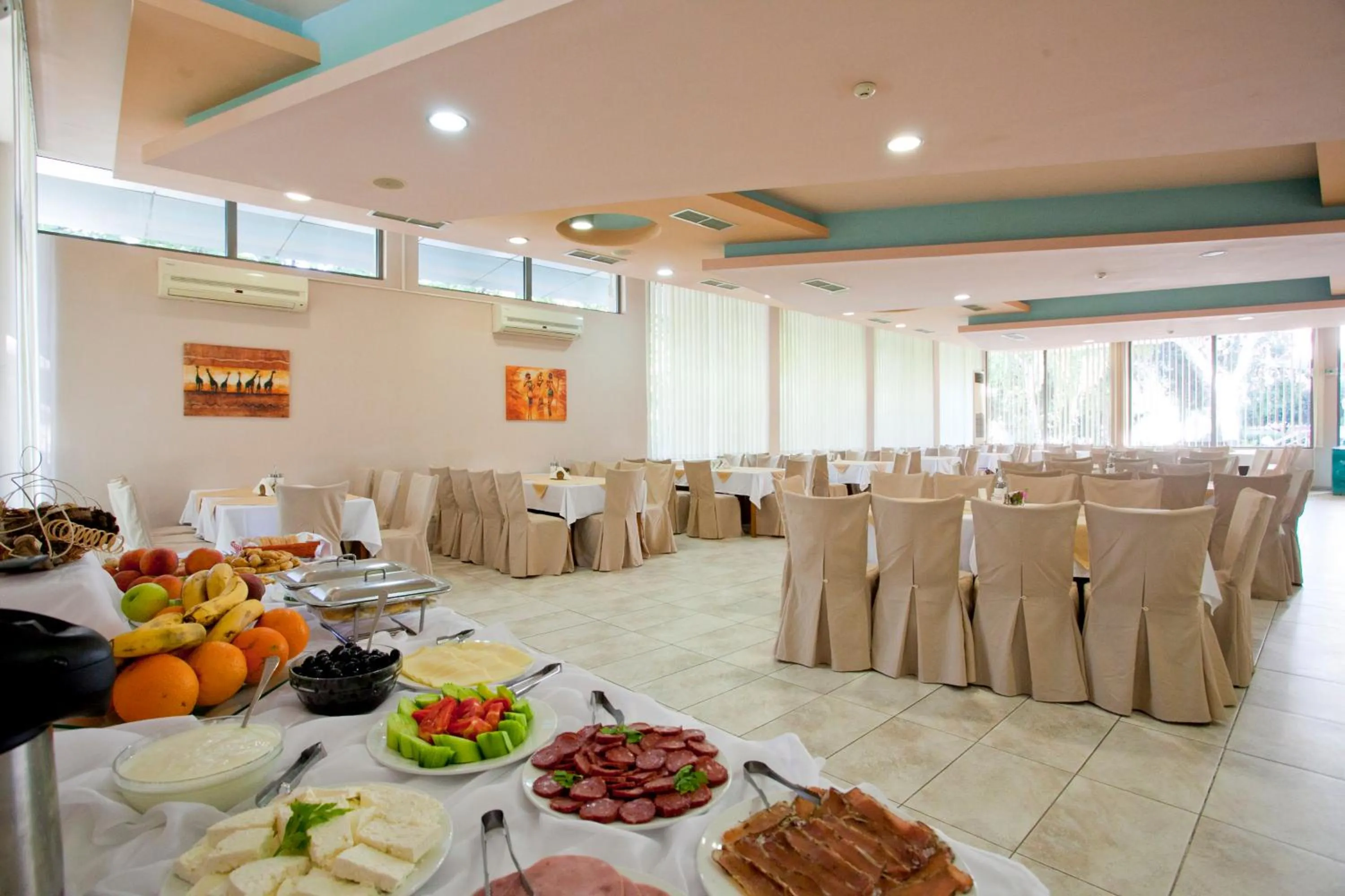 Restaurant/places to eat in Hotel Intelcoop