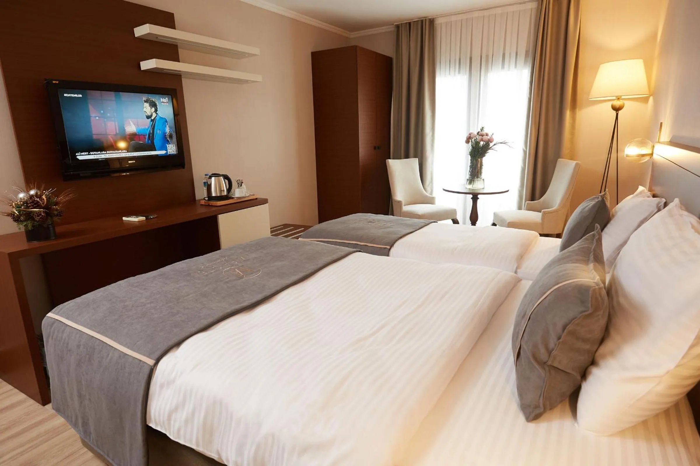 TV and multimedia, Bed in Mira Otel Alsancak