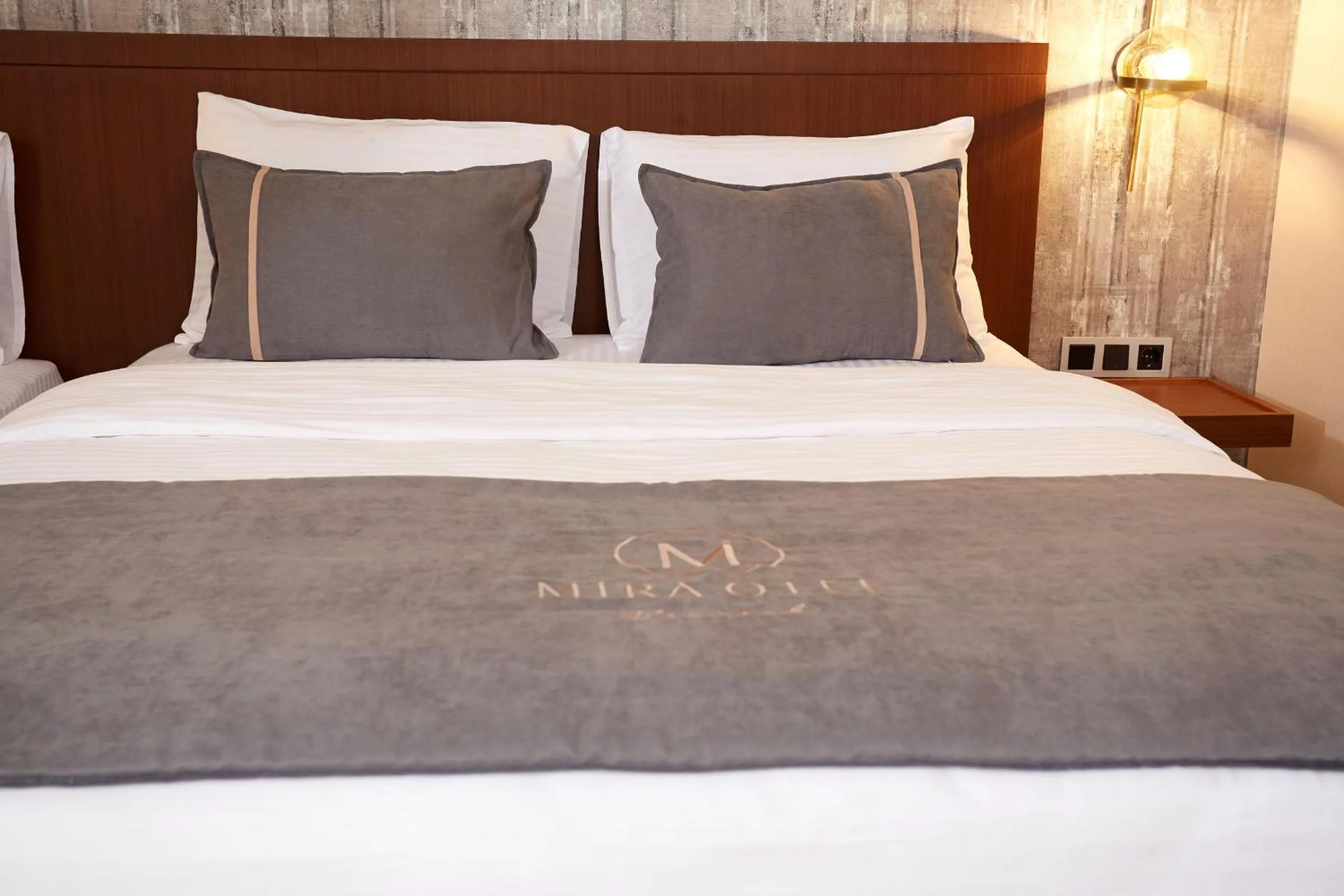 Bed in Mira Otel Alsancak