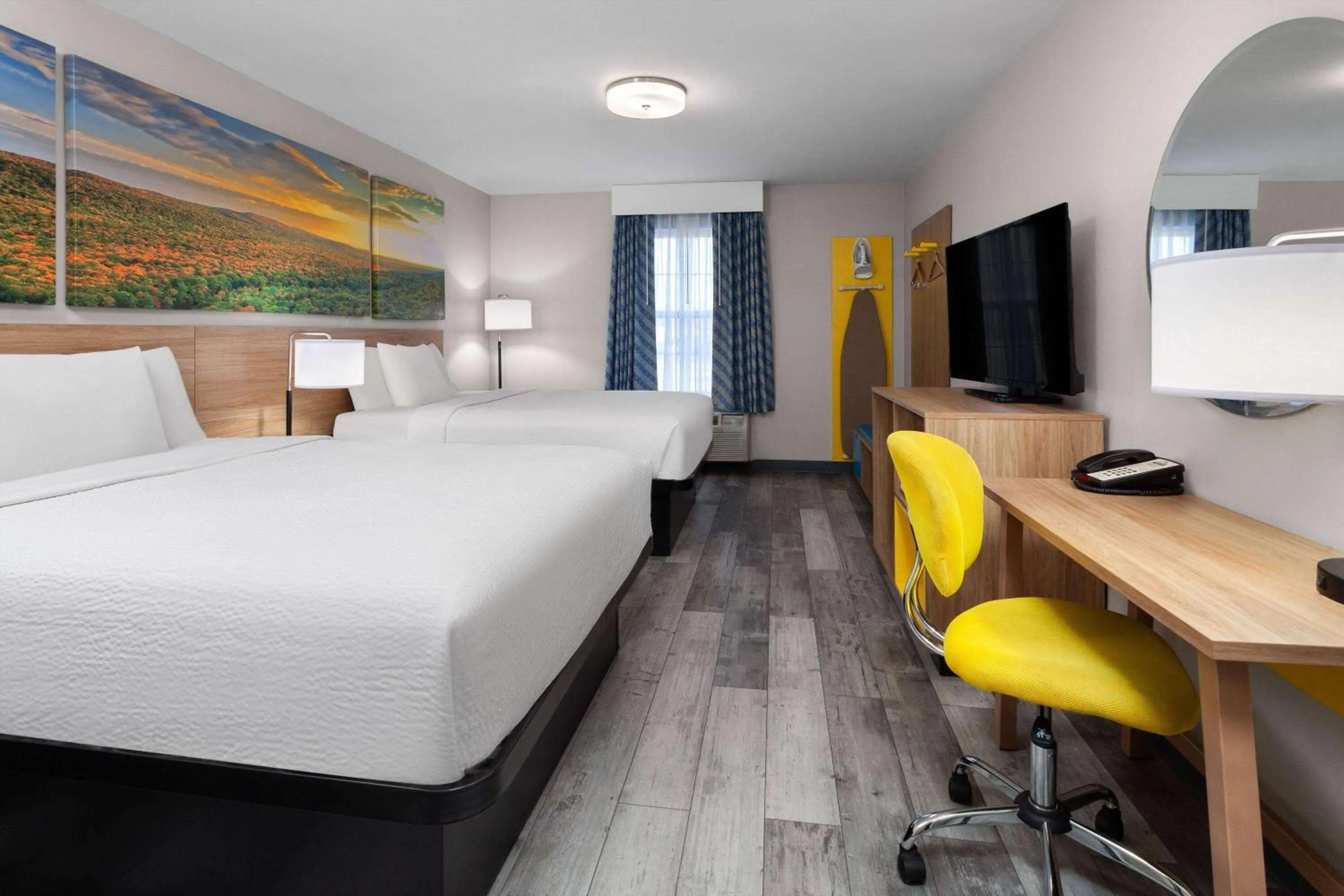 Bed in Days Inn & Suites by Wyndham Sellersburg