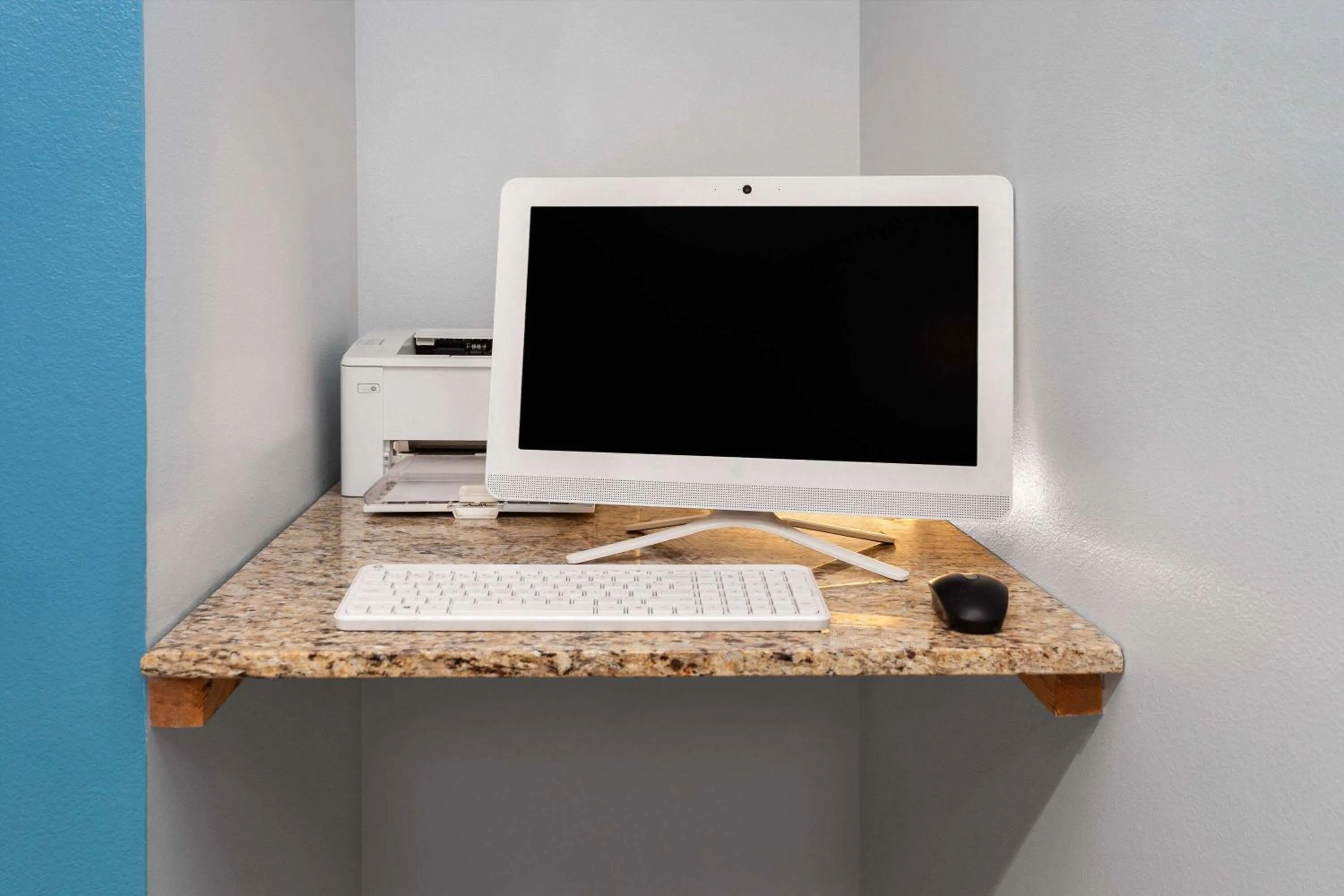 Business facilities in Days Inn & Suites by Wyndham Sellersburg