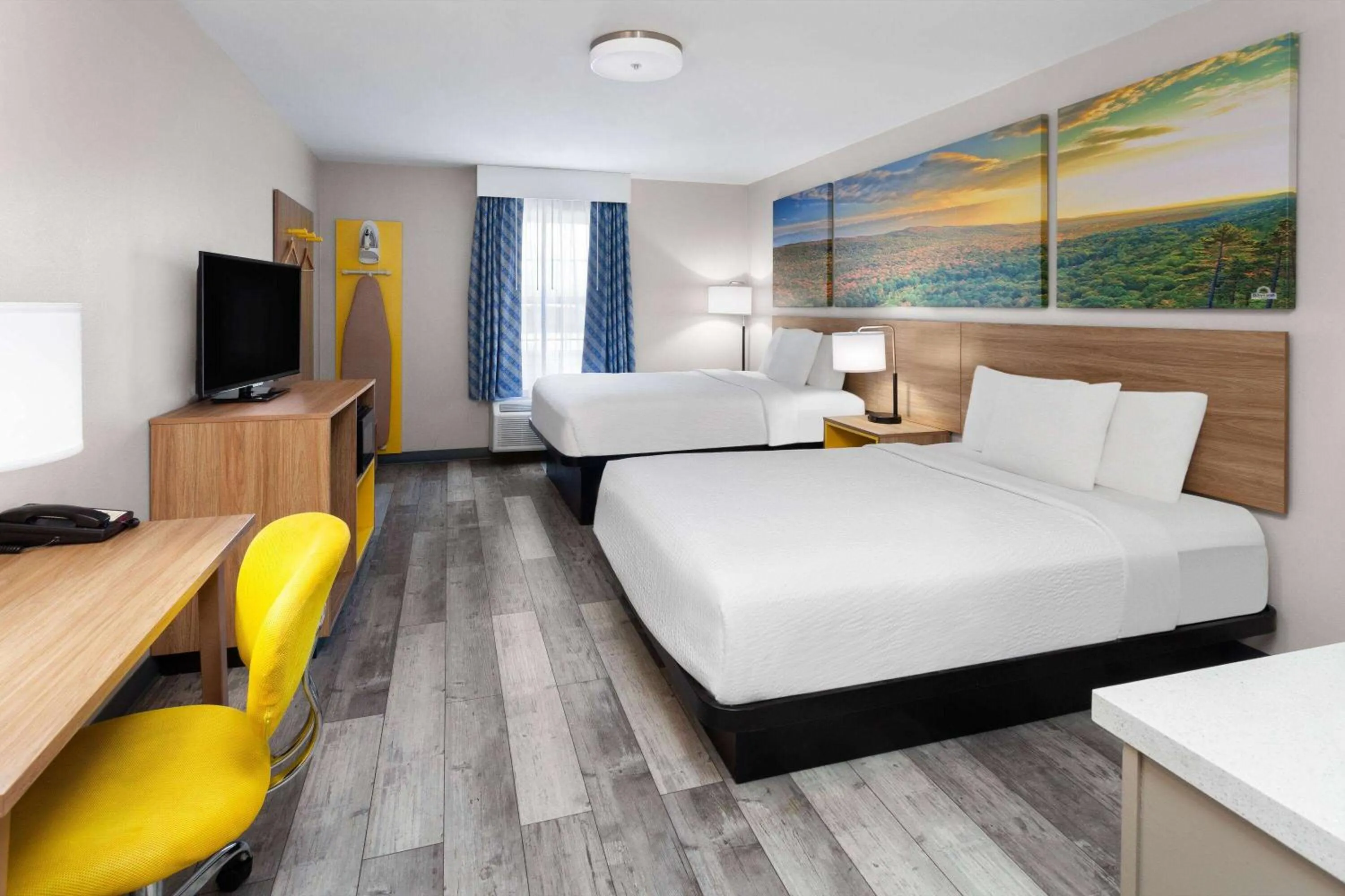 Photo of the whole room, Bed in Days Inn & Suites by Wyndham Sellersburg
