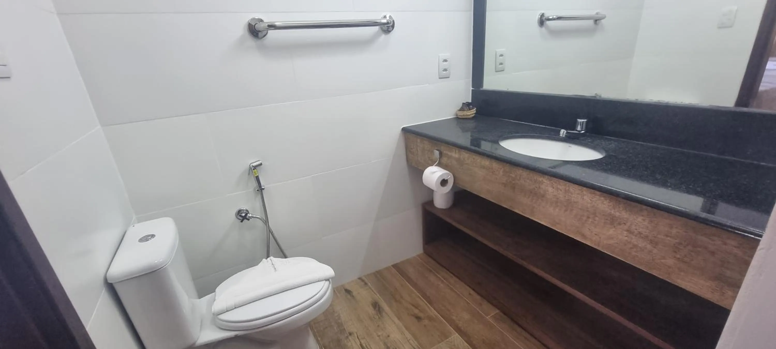 Toilet in Pousada Praia das Ondas - Pé na areia