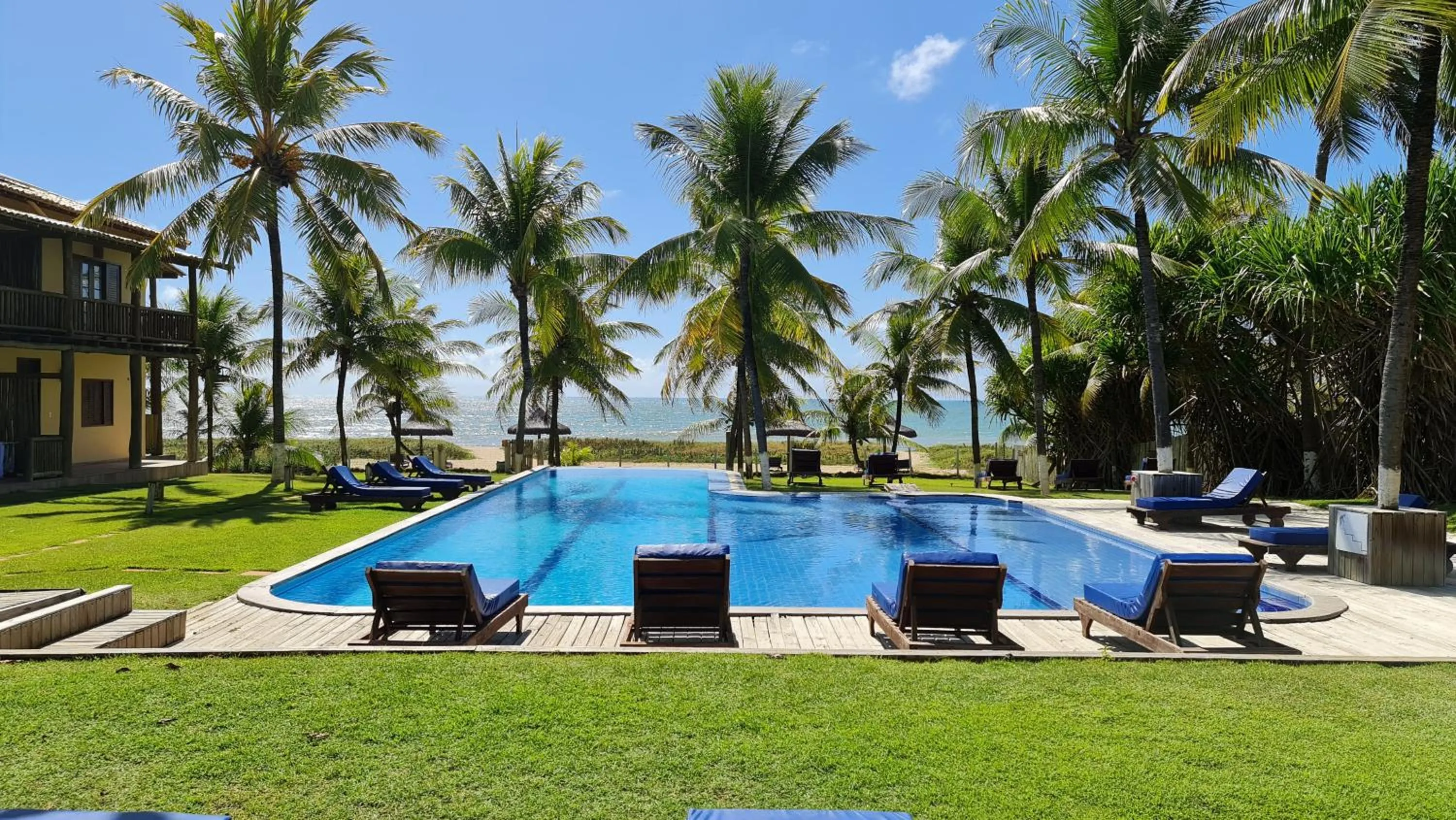Property building in Pousada Praia das Ondas - Pé na areia