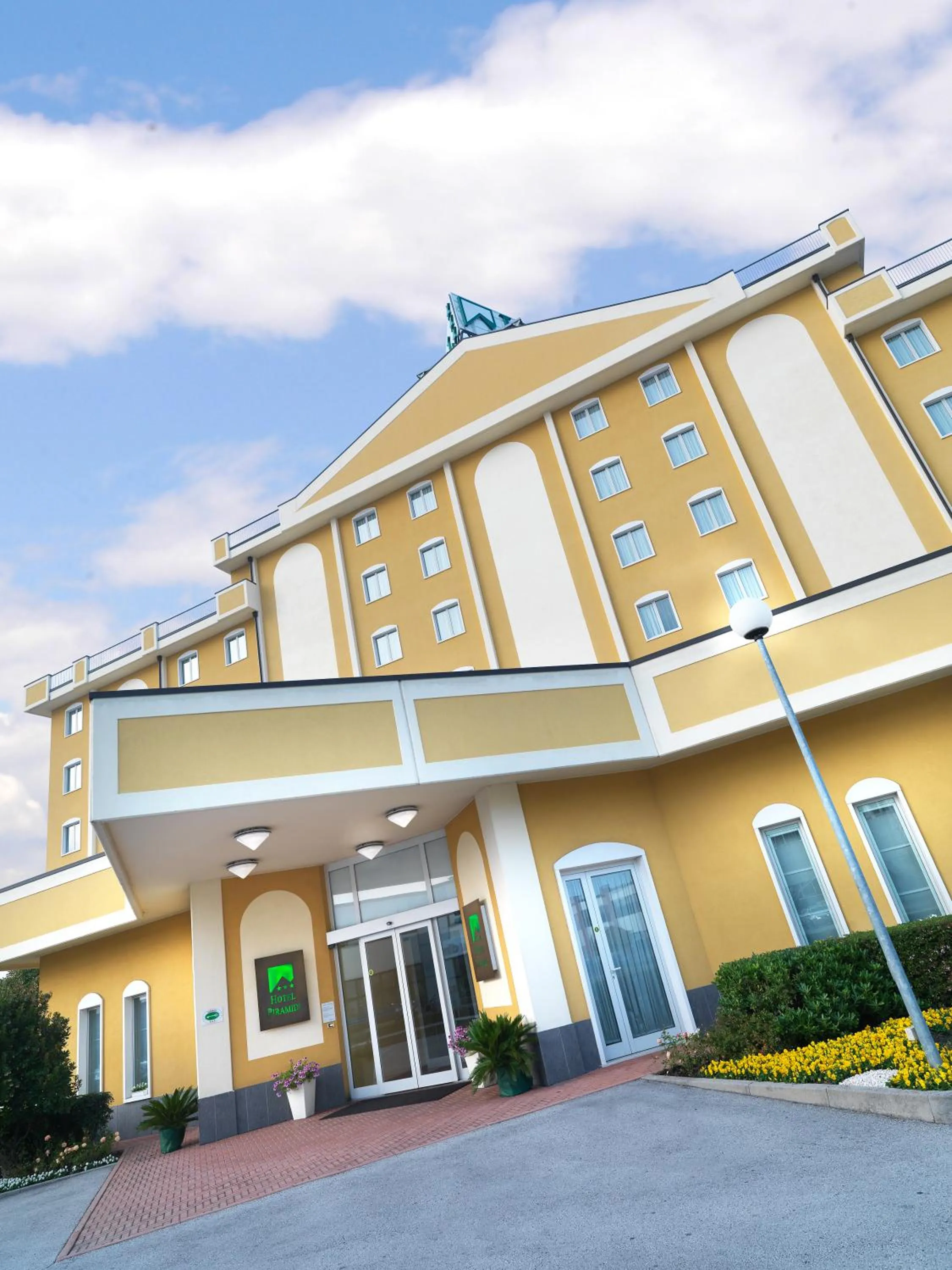 Property building in Piramidi Hotel