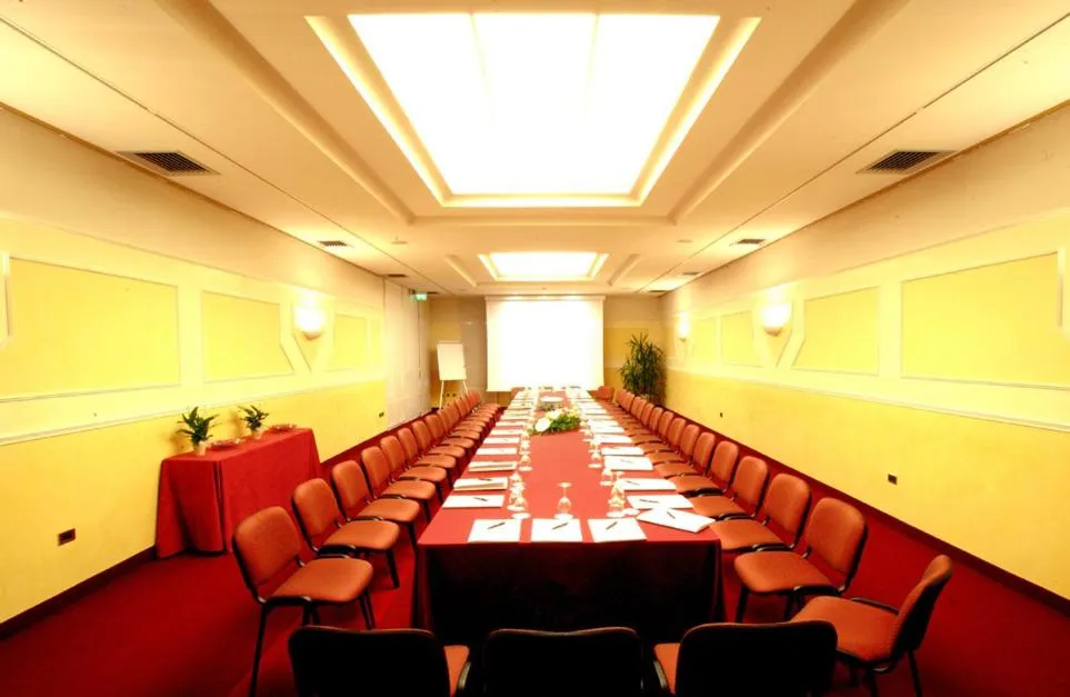 Business facilities in Piramidi Hotel