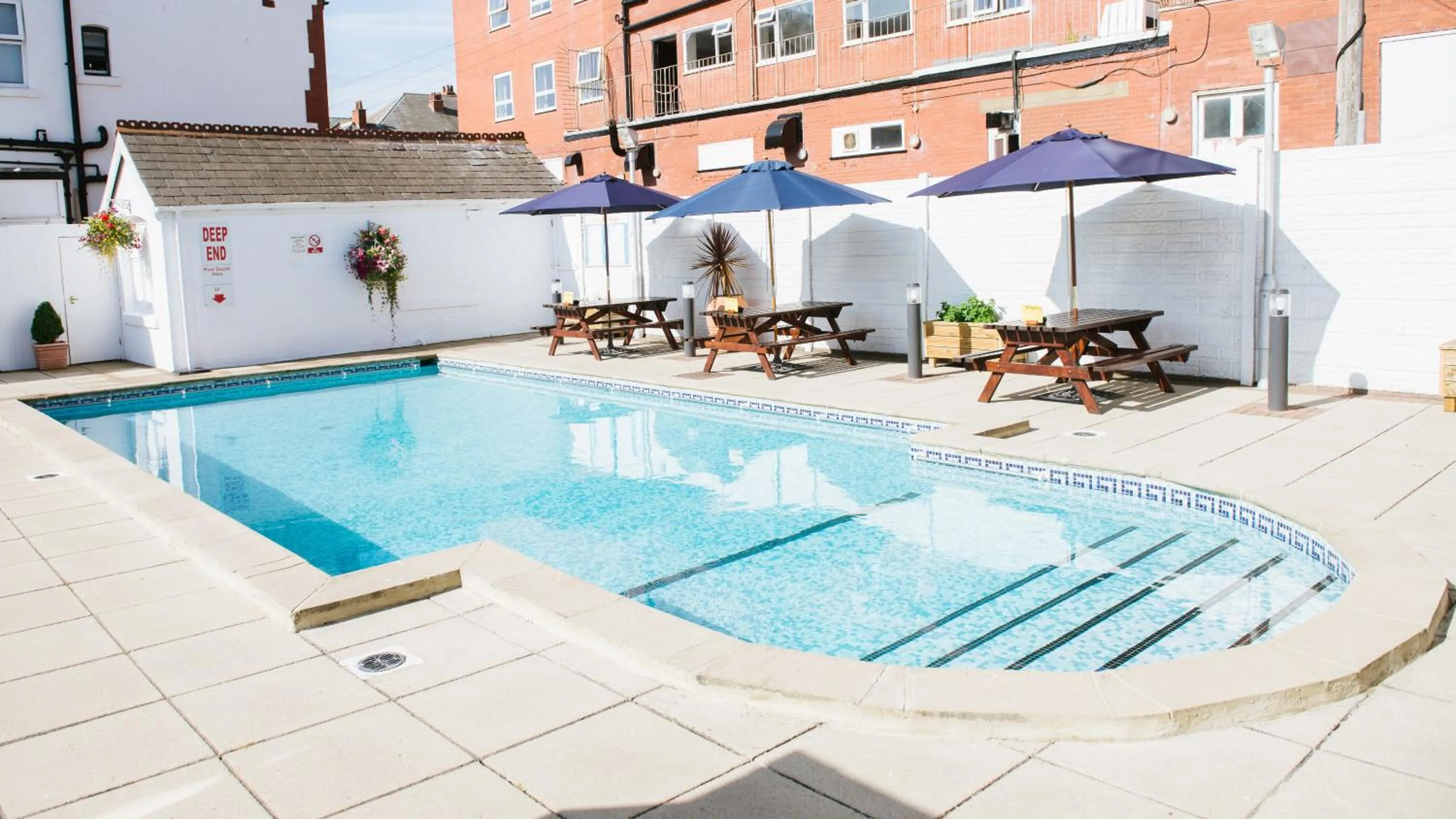 Swimming pool in Doric Hotel