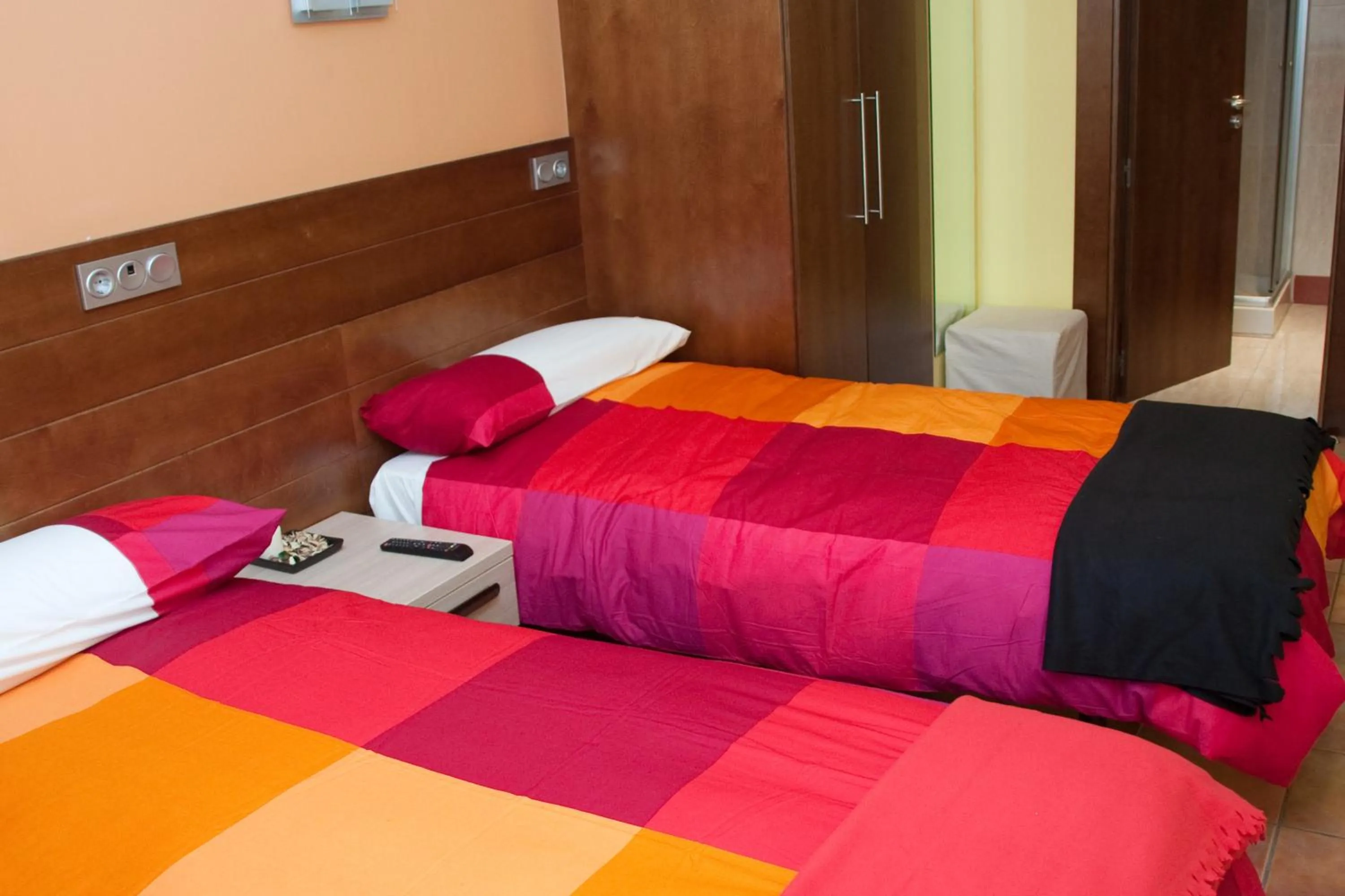 Photo of the whole room, Bed in Hotel Cuéntame