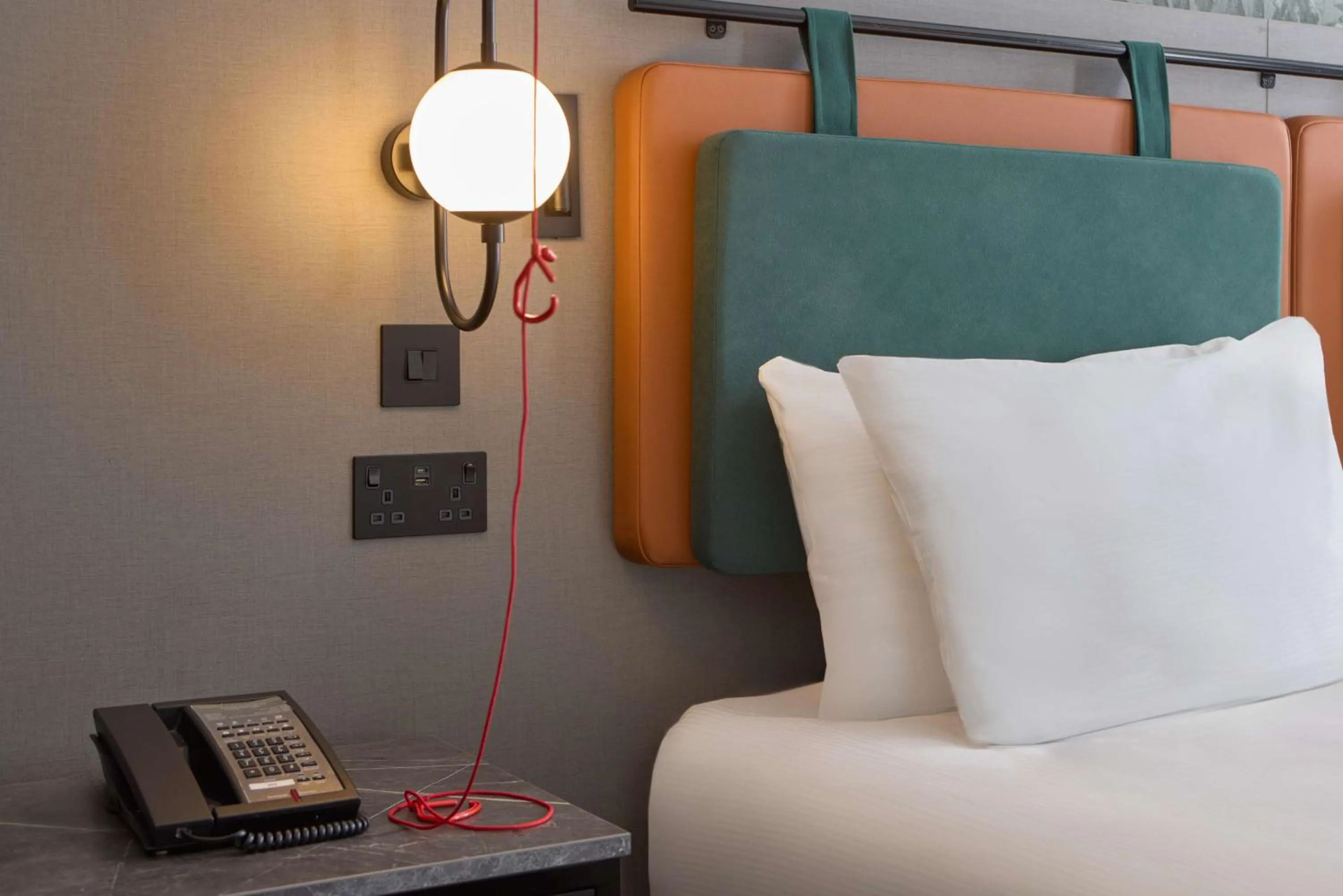 Bedroom, Bed in DoubleTree By Hilton Brighton Metropole