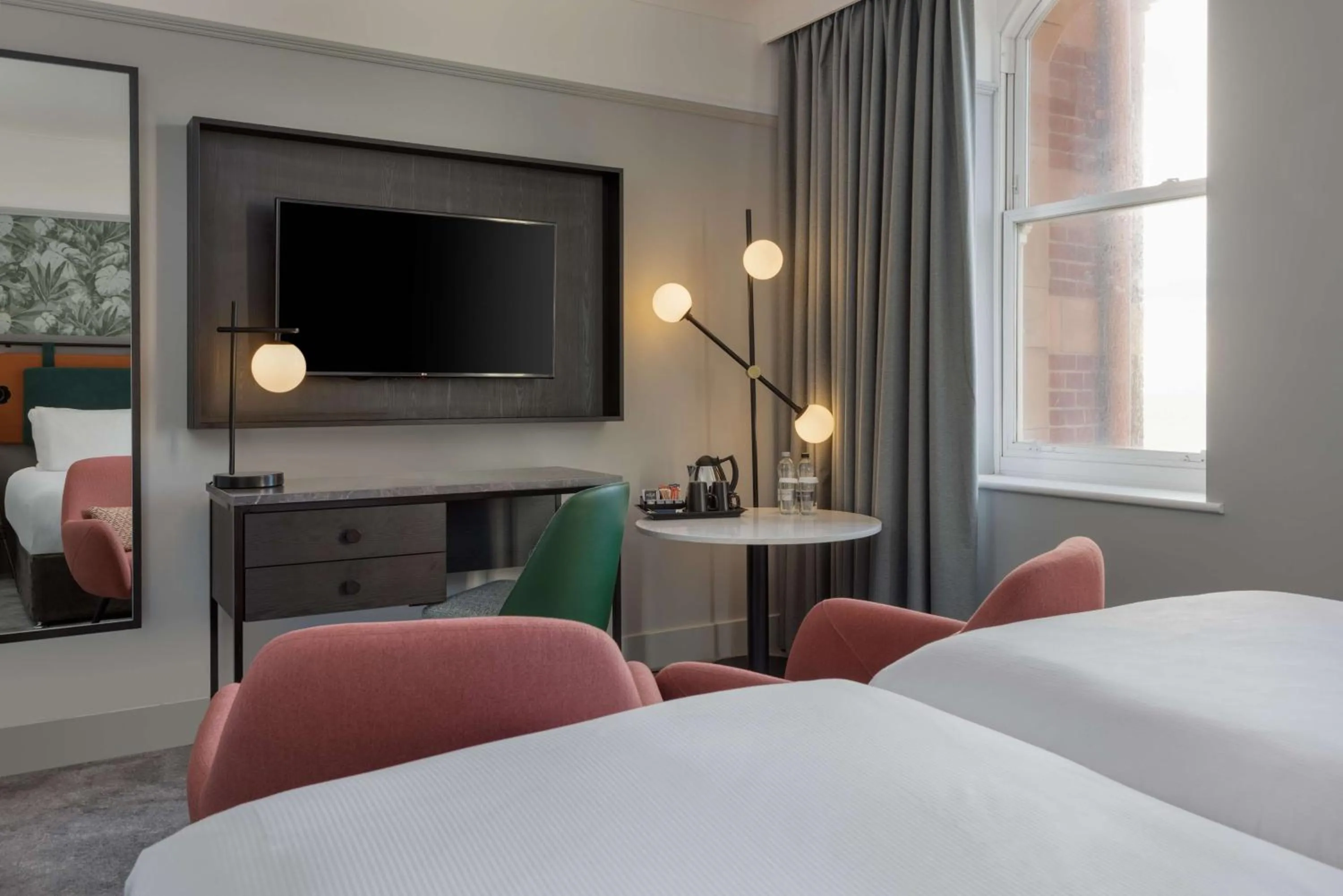 Bedroom, Bed in DoubleTree By Hilton Brighton Metropole