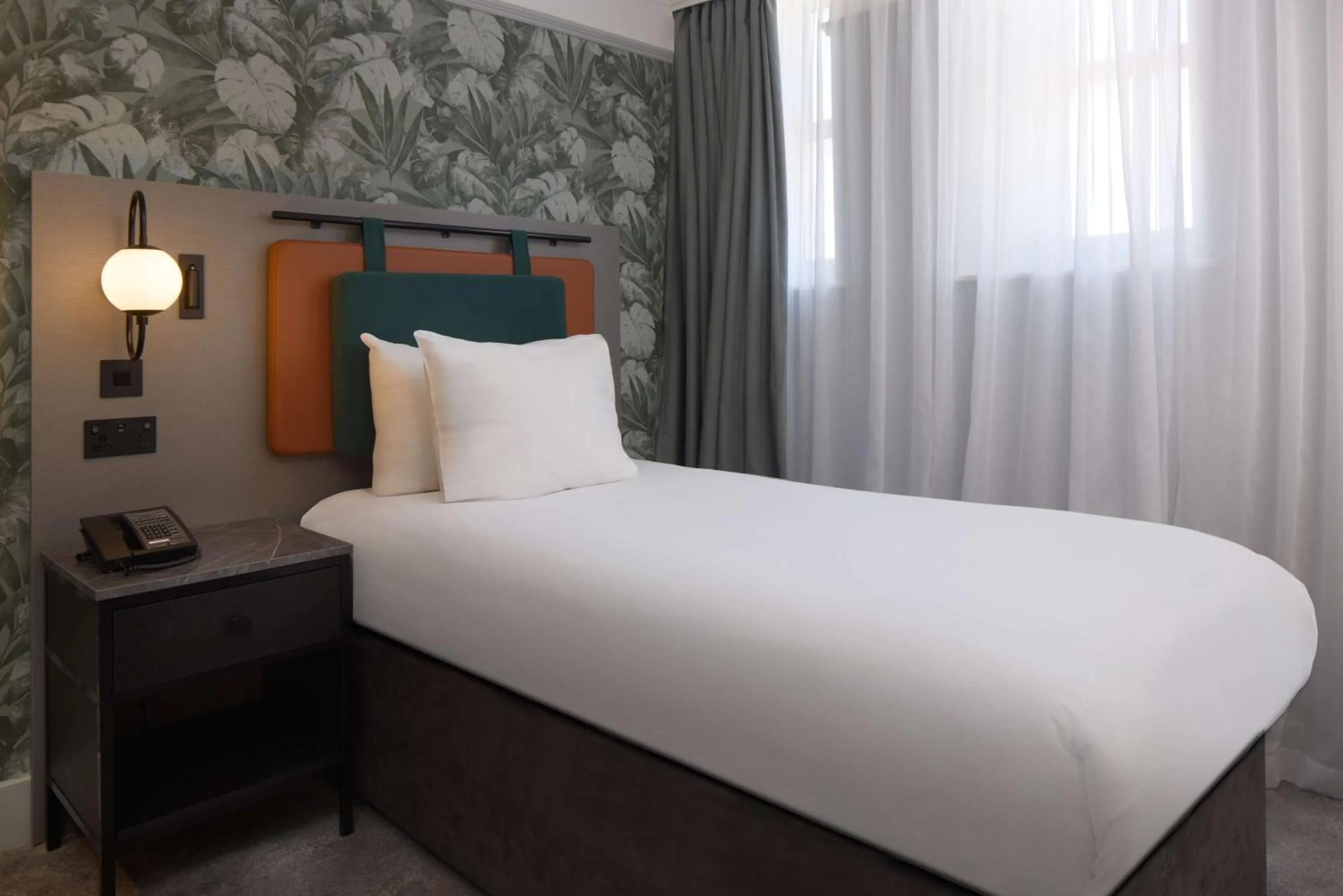 Bed in DoubleTree By Hilton Brighton Metropole