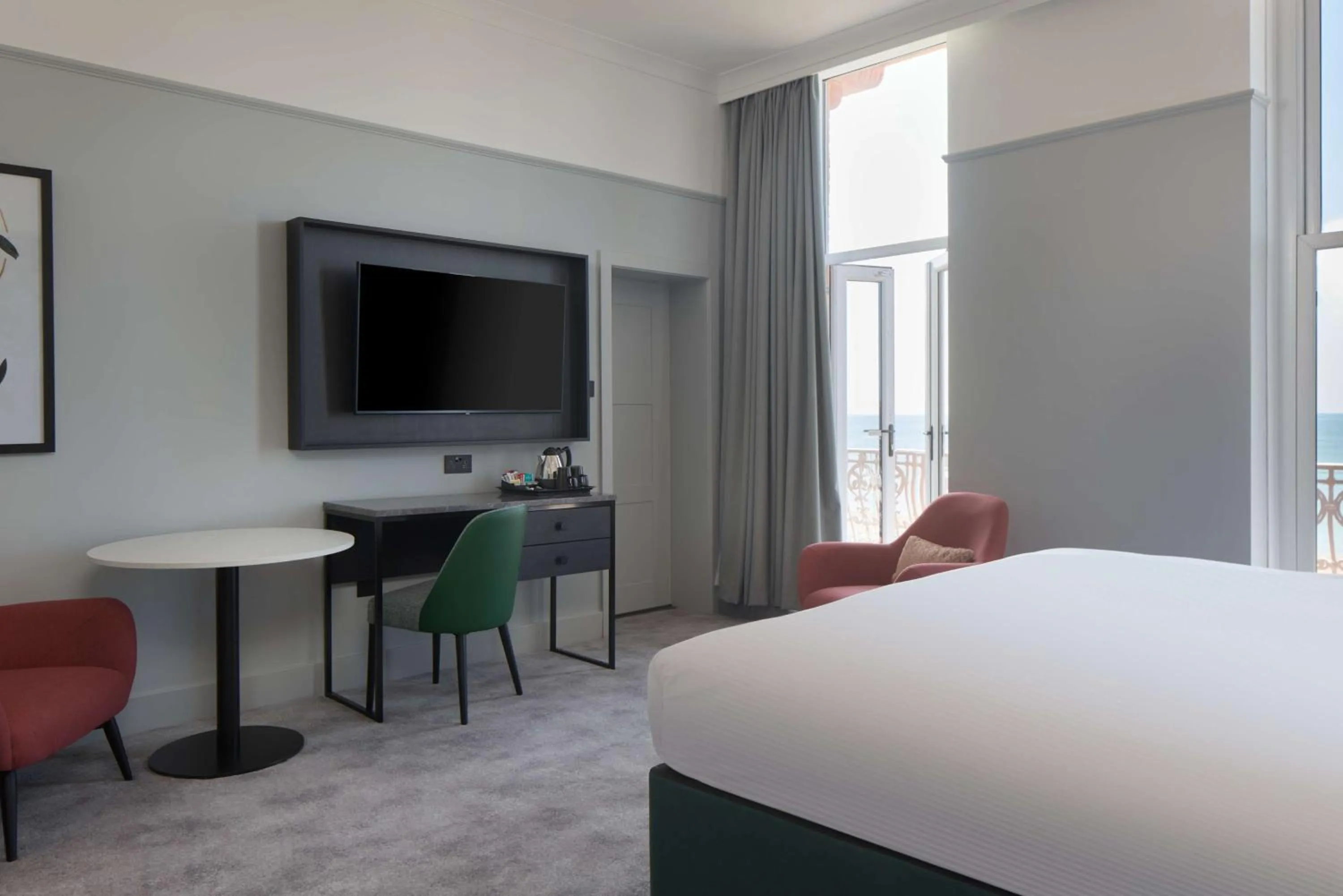 Bedroom, Bed in DoubleTree By Hilton Brighton Metropole