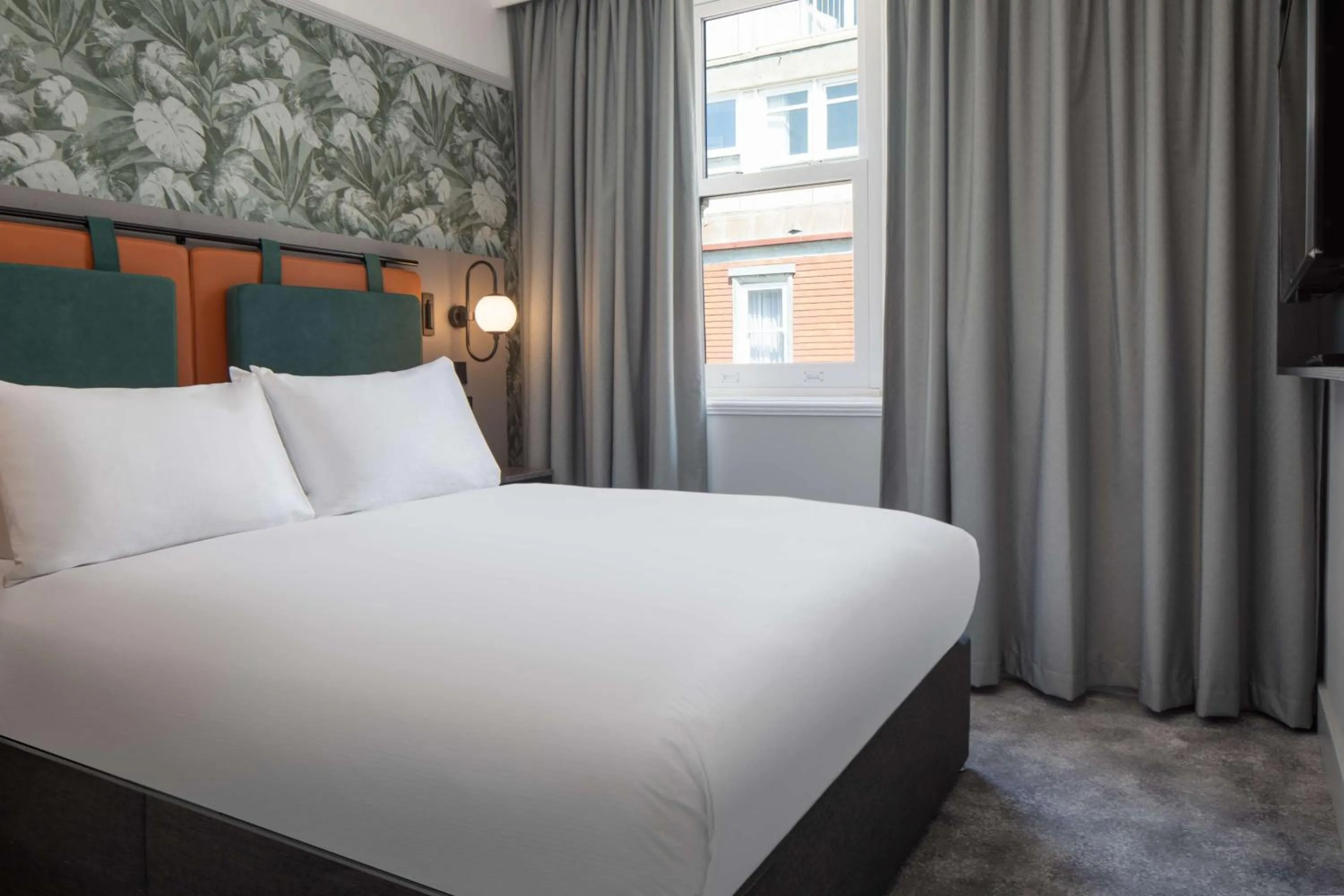 Bed in DoubleTree By Hilton Brighton Metropole