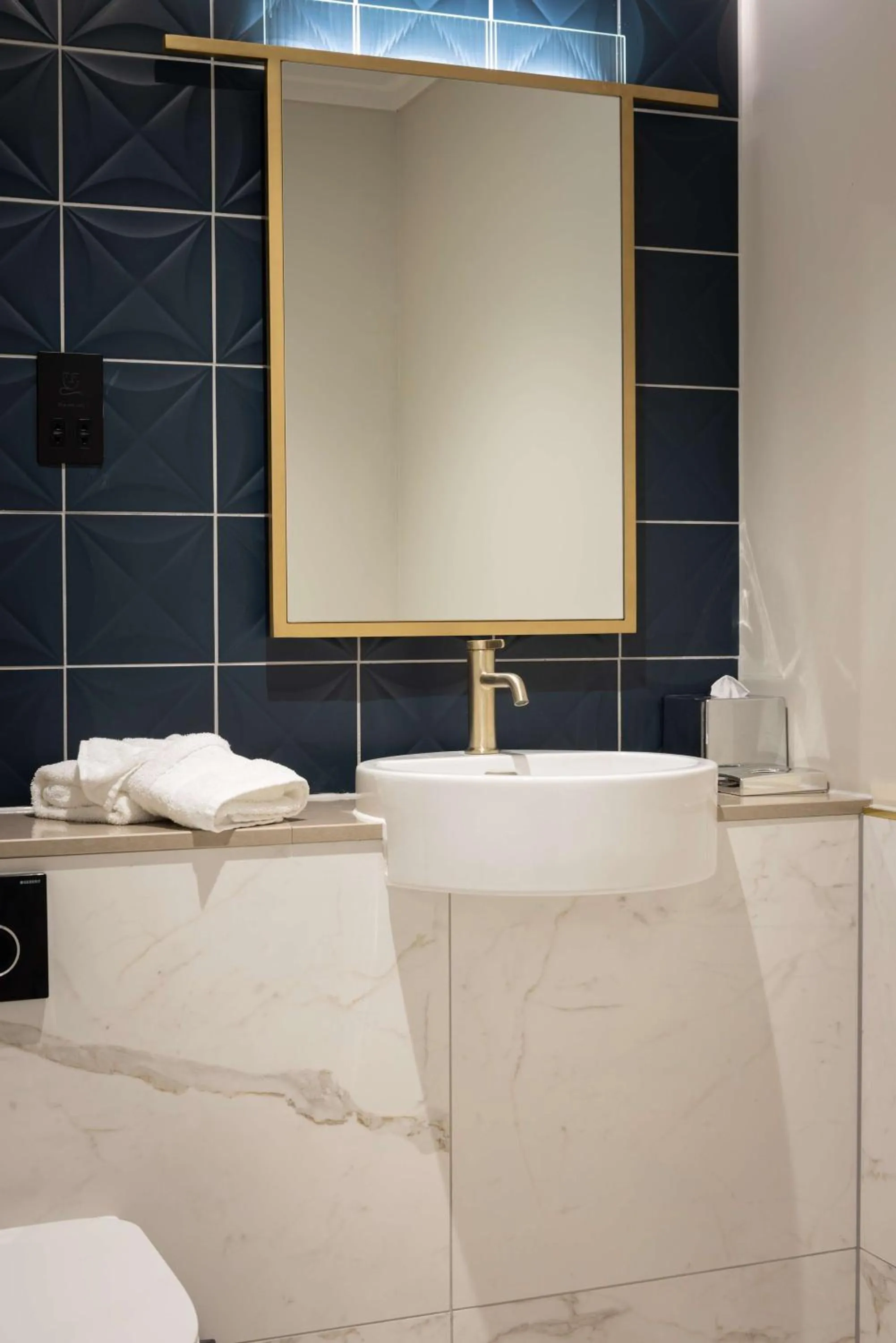 Bathroom in DoubleTree By Hilton Brighton Metropole