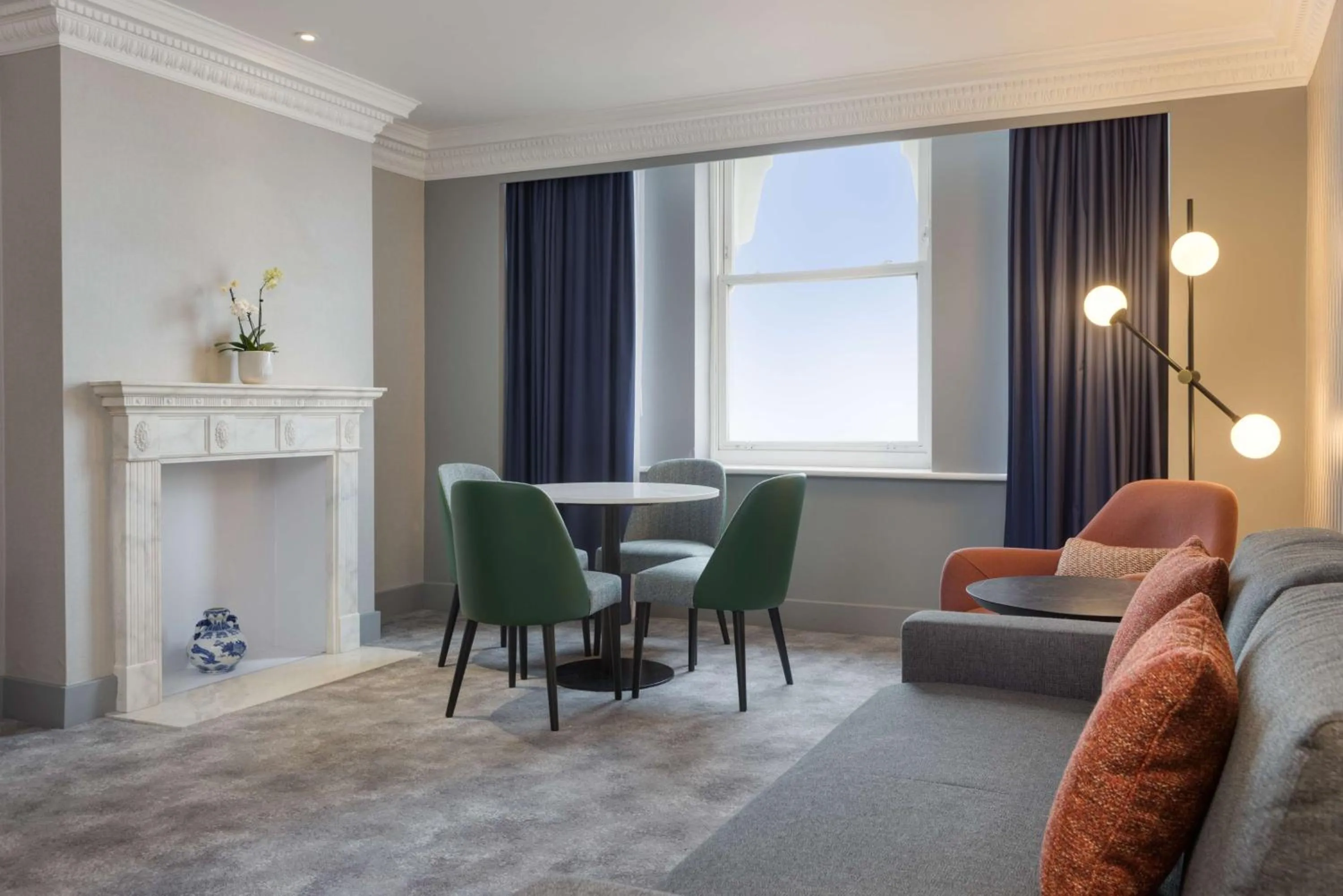 Living room in DoubleTree By Hilton Brighton Metropole