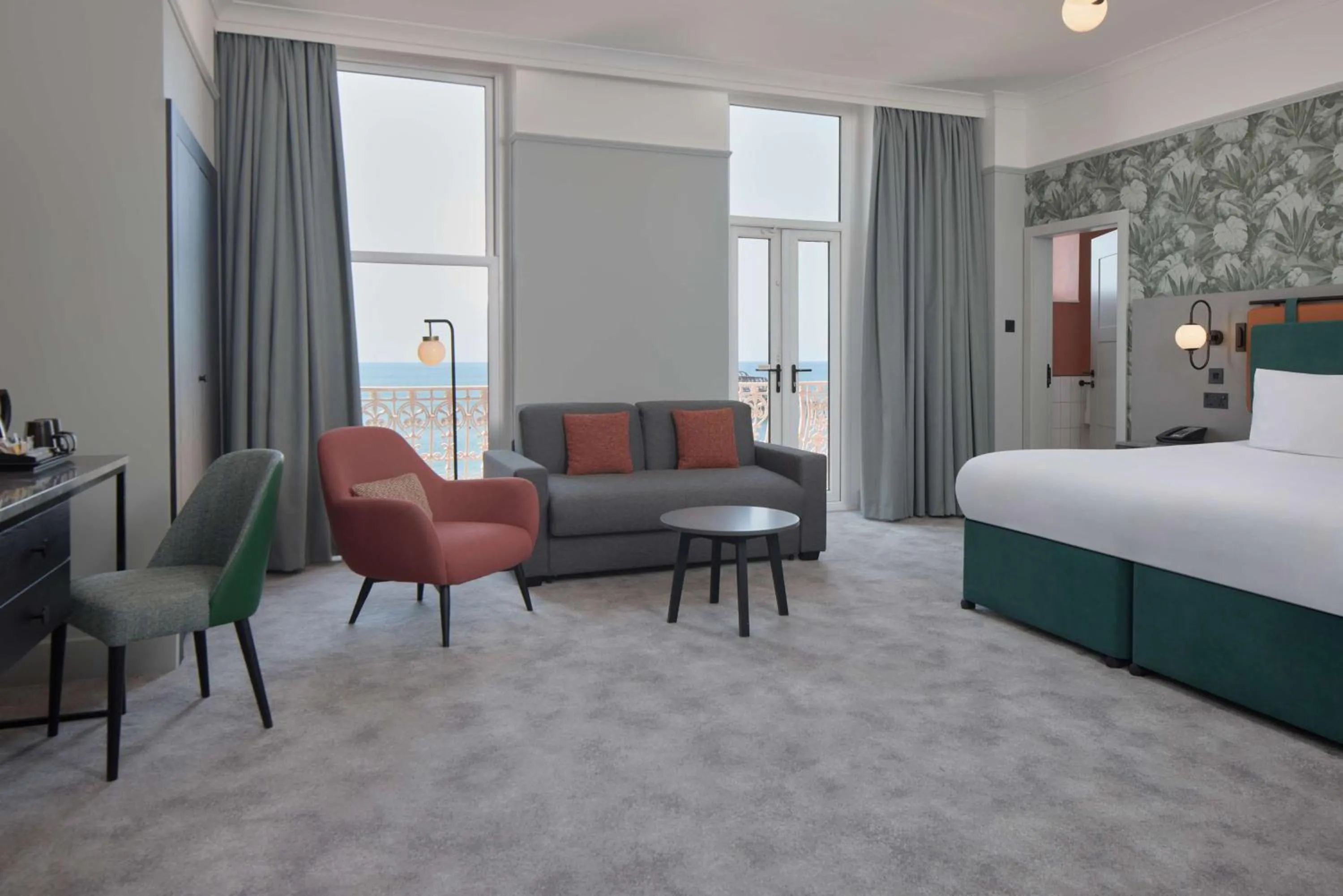 Bedroom, Bed in DoubleTree By Hilton Brighton Metropole