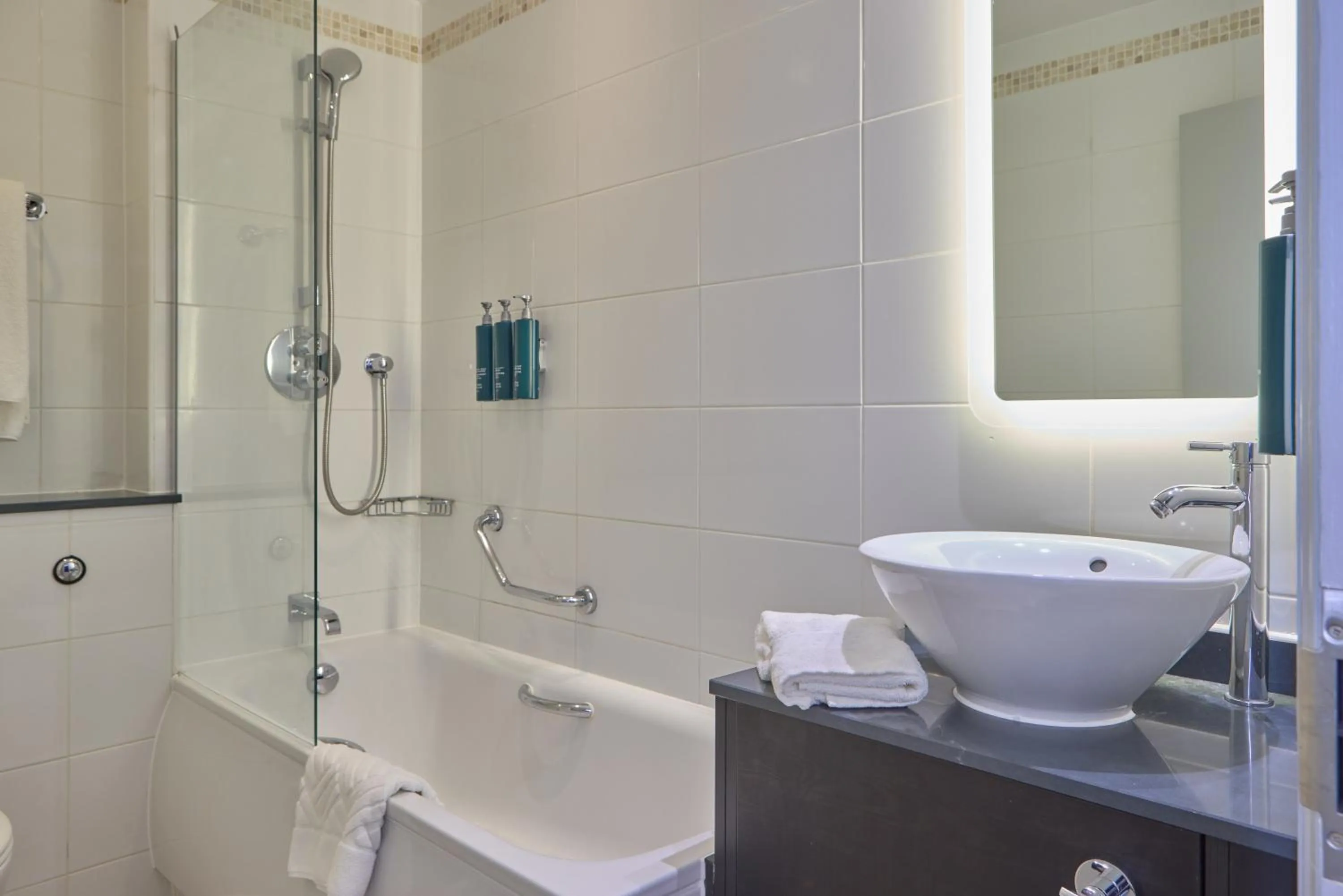 Bathroom in DoubleTree By Hilton Brighton Metropole