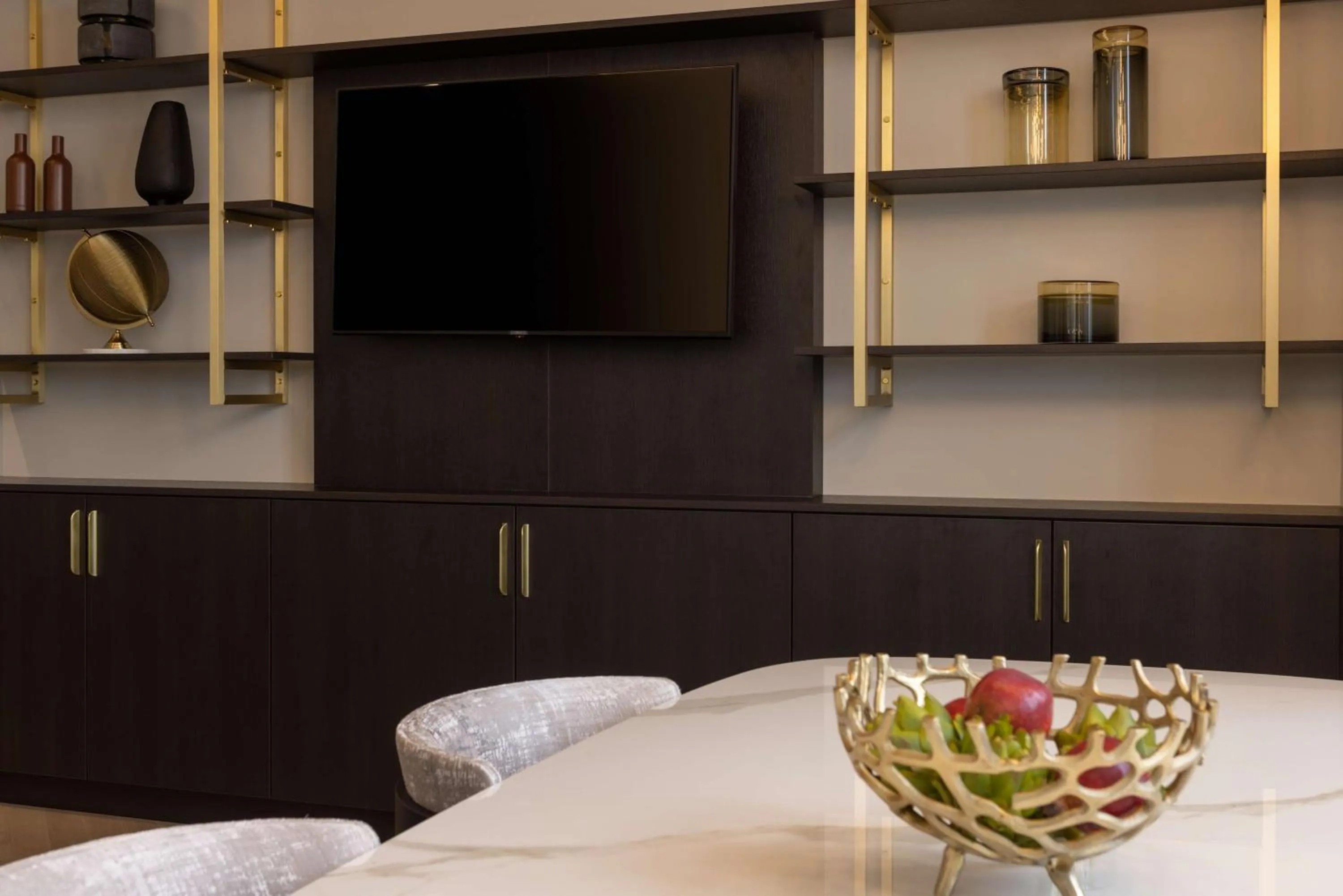 Living room in DoubleTree By Hilton Brighton Metropole