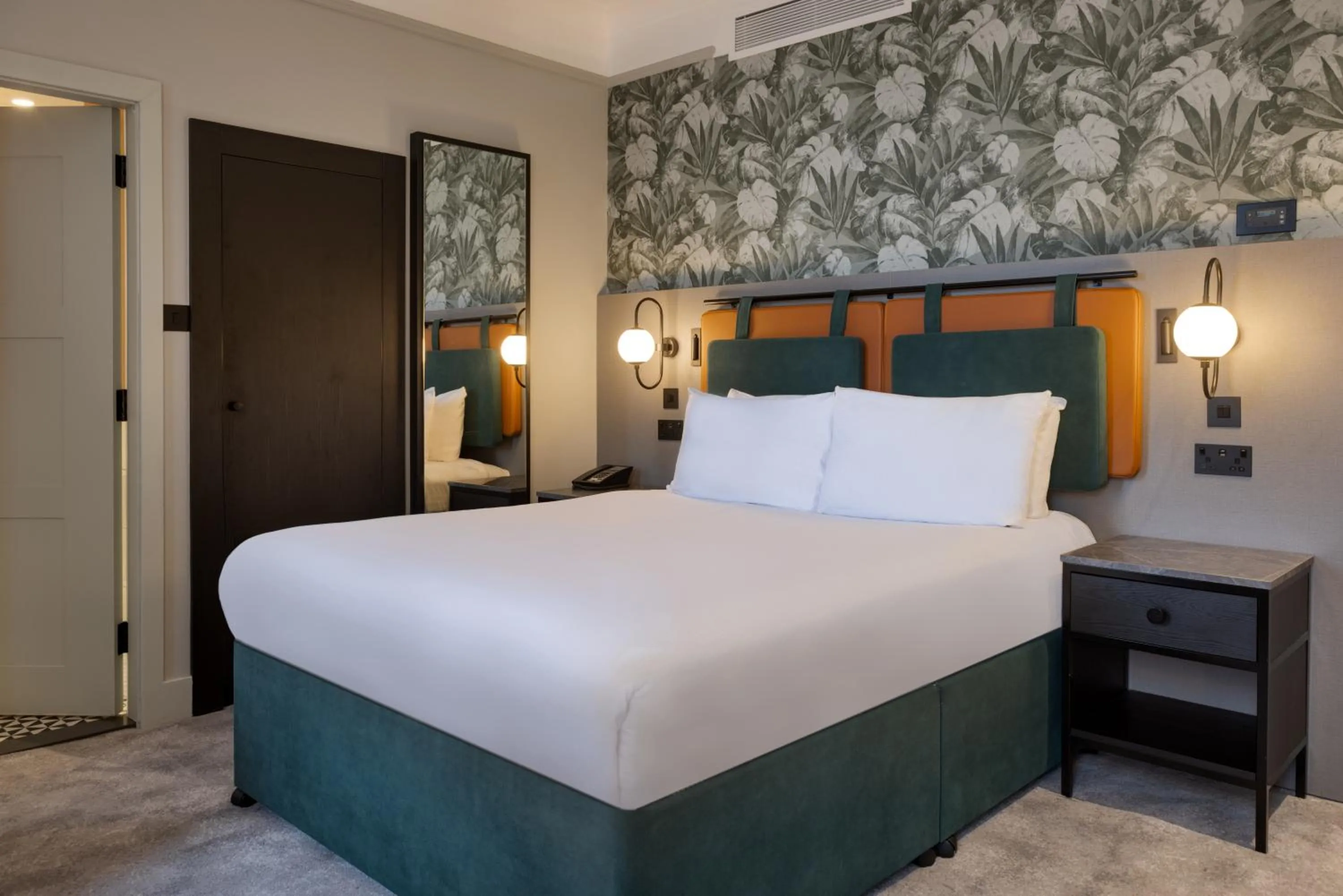 Bed in DoubleTree By Hilton Brighton Metropole