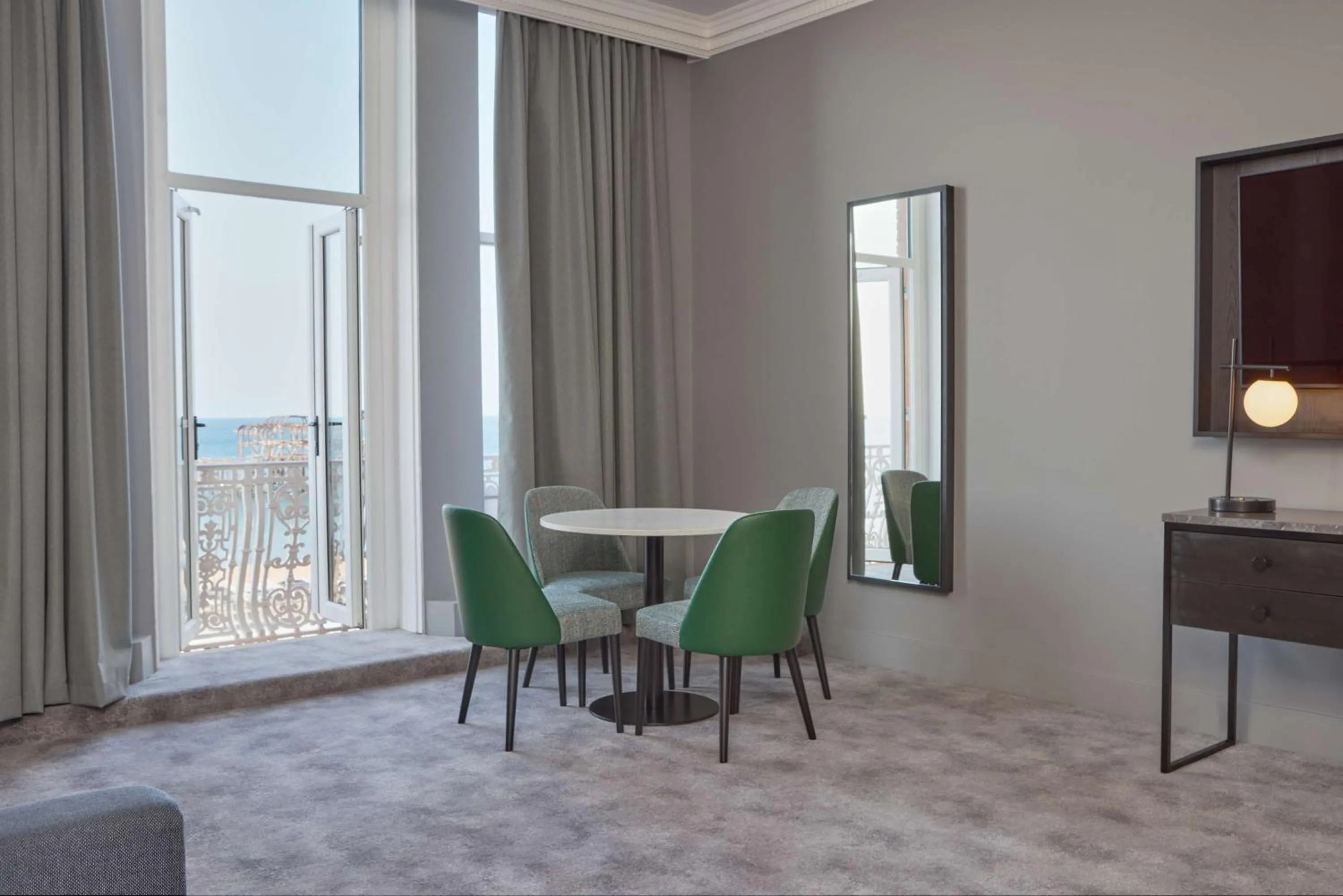 Photo of the whole room in DoubleTree By Hilton Brighton Metropole