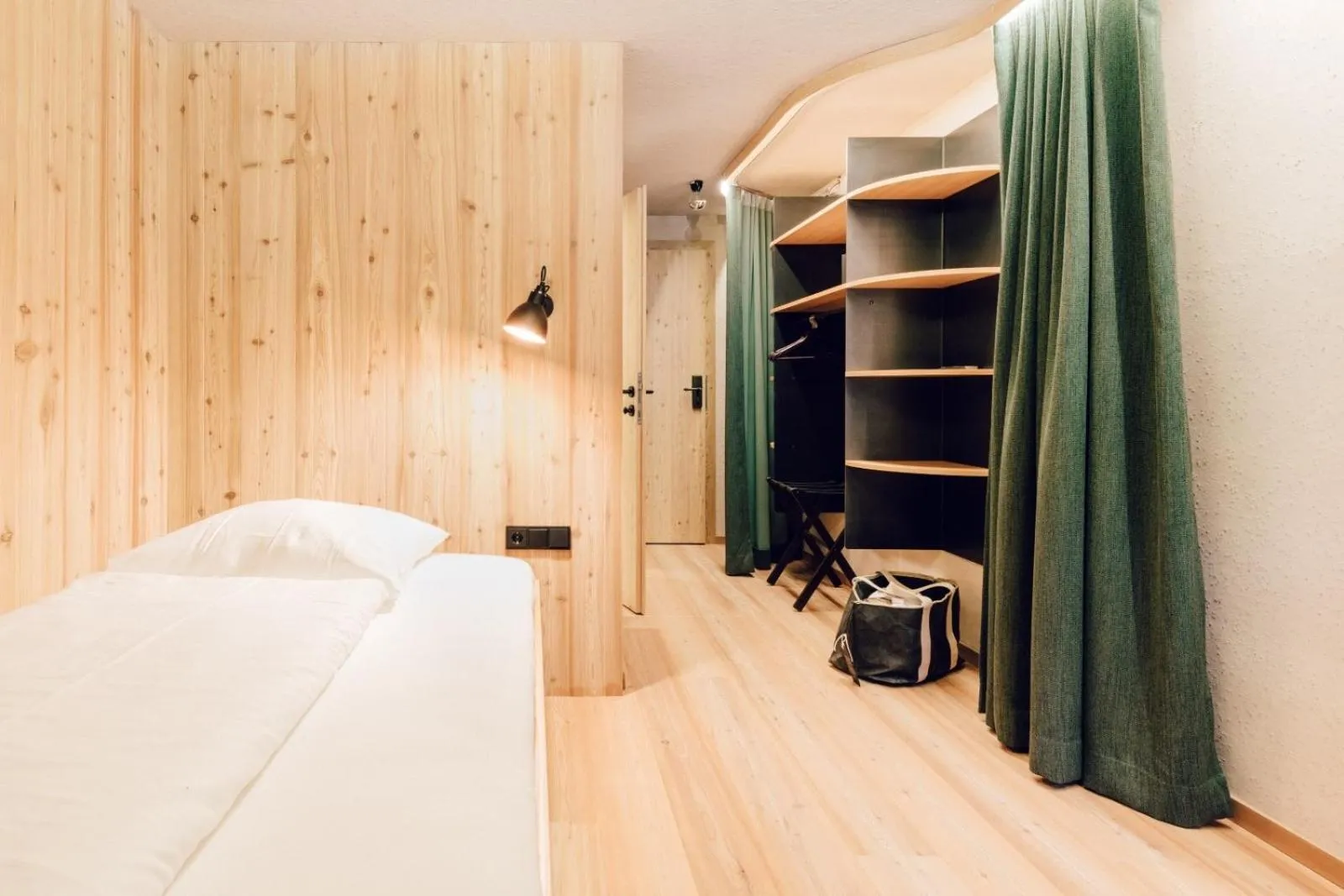 Photo of the whole room, Bed in Das Johann