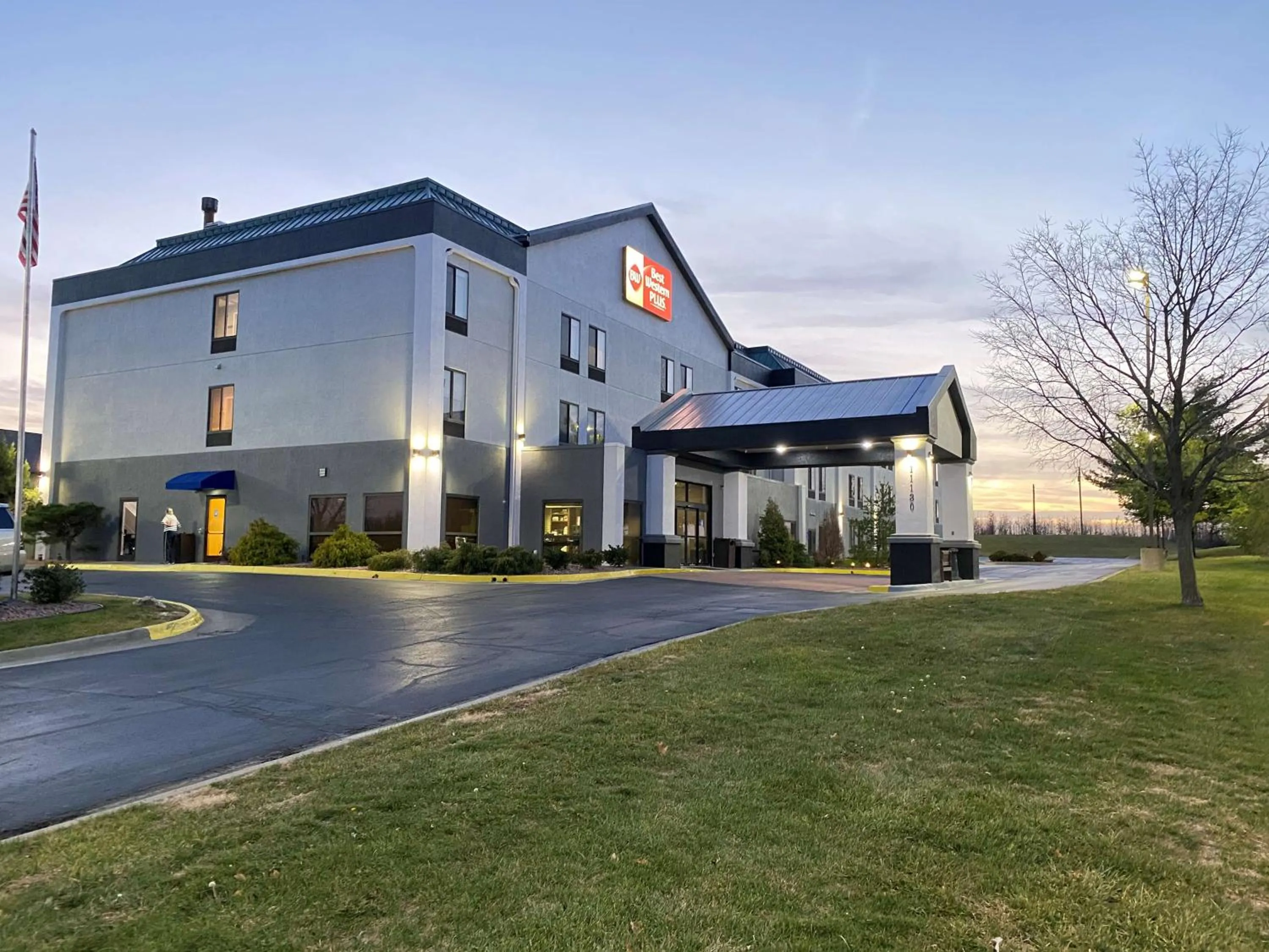Property building in Best Western Plus Kansas City Airport - KCI East
