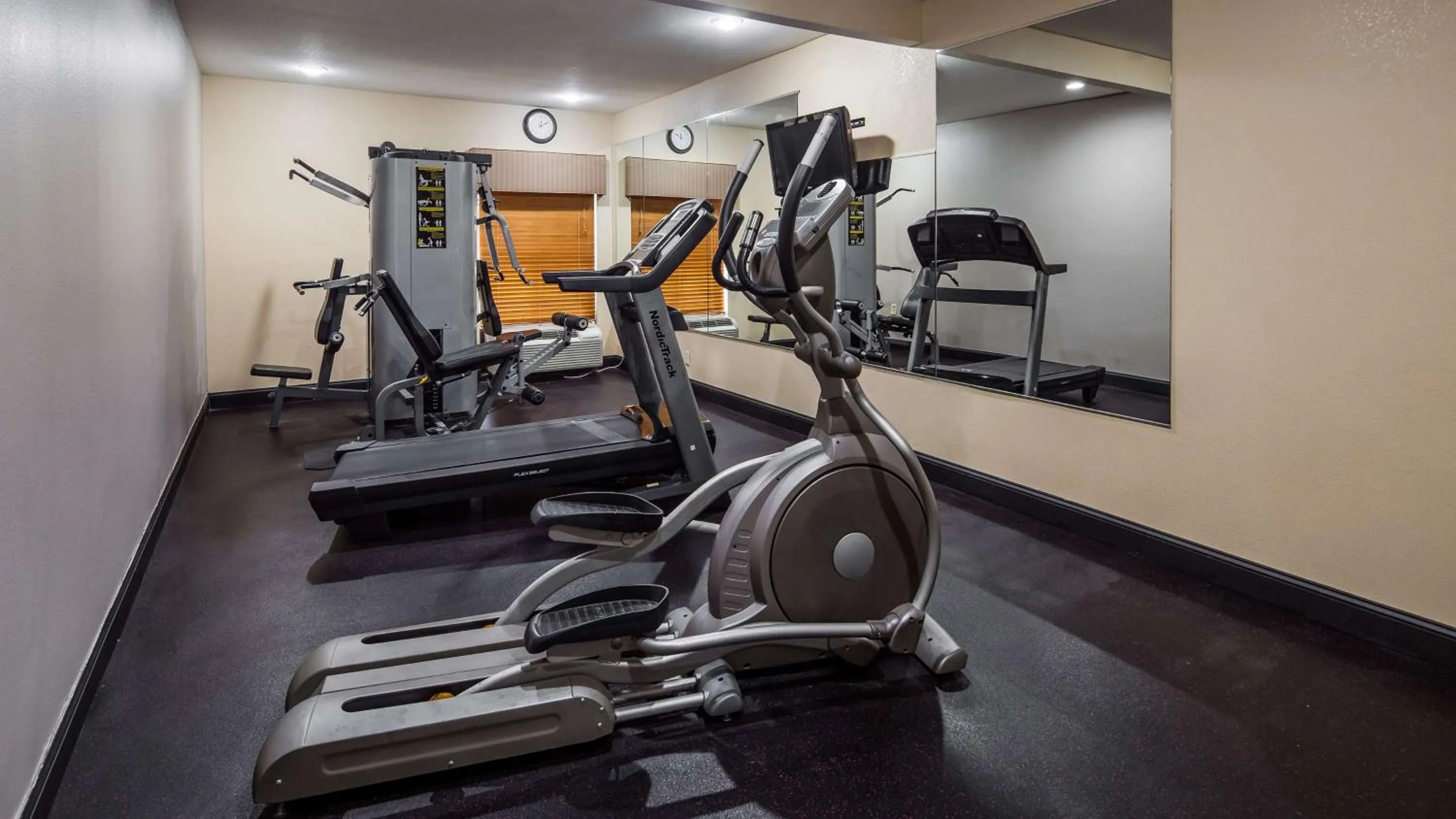 Fitness centre/facilities in Best Western Plus Kansas City Airport - KCI East