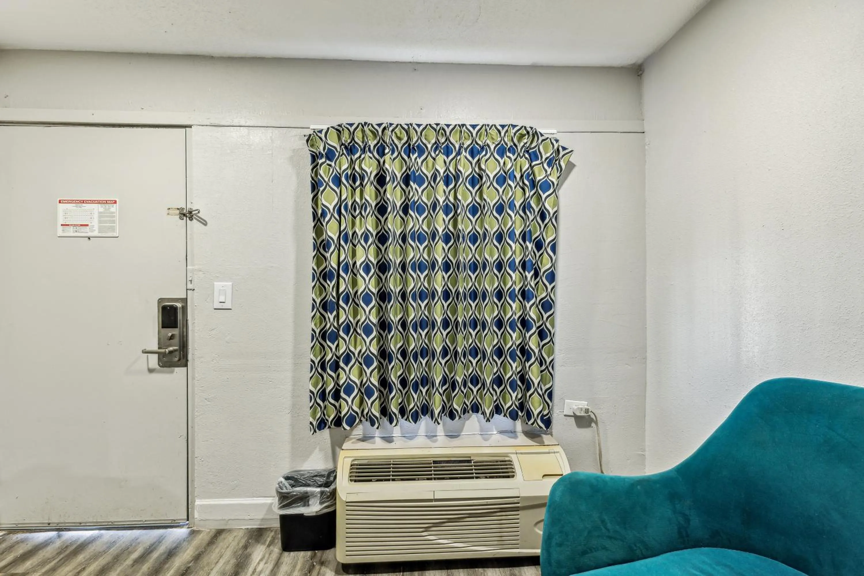 Bedroom in Knights Inn Antioch