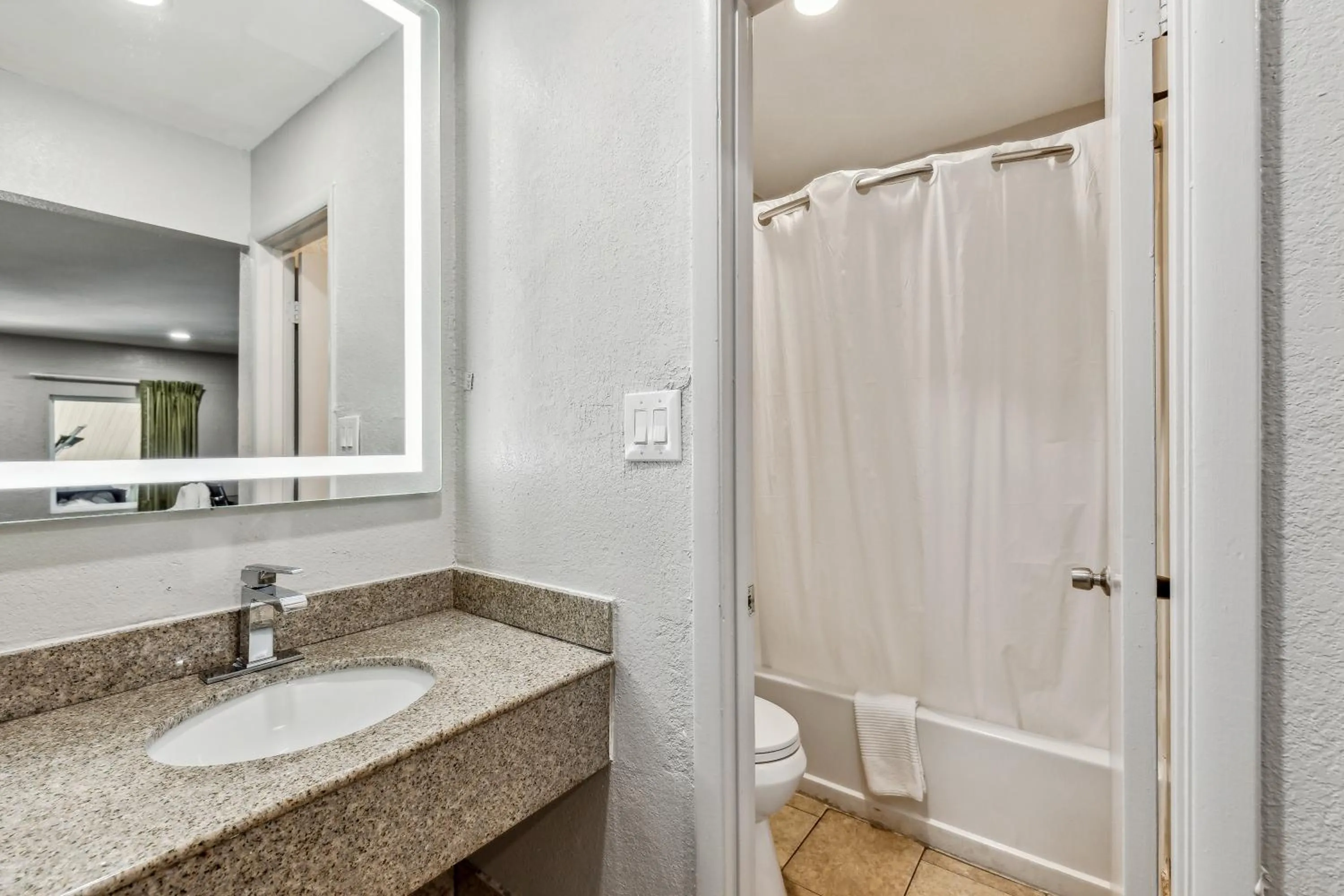 Shower in Knights Inn Antioch