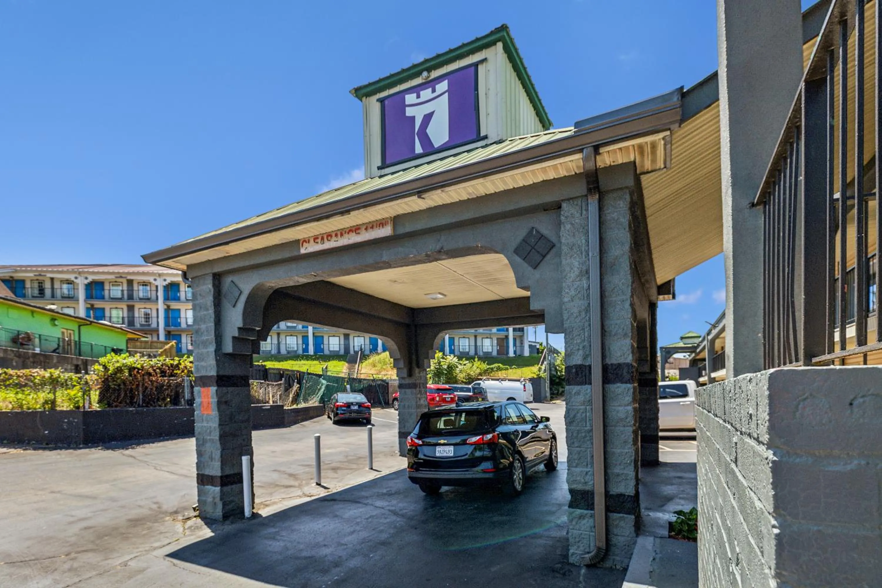 Property building in Knights Inn Antioch