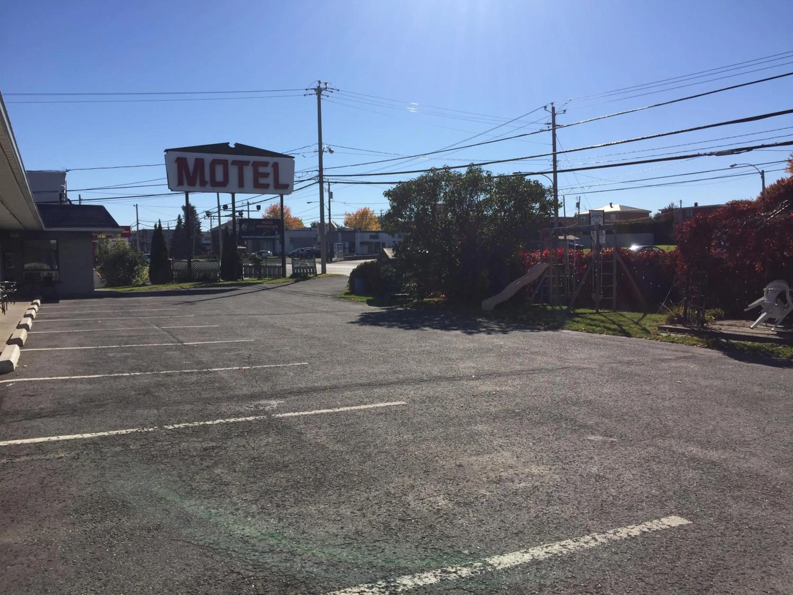 Autumn in Motel Montgolfière JP