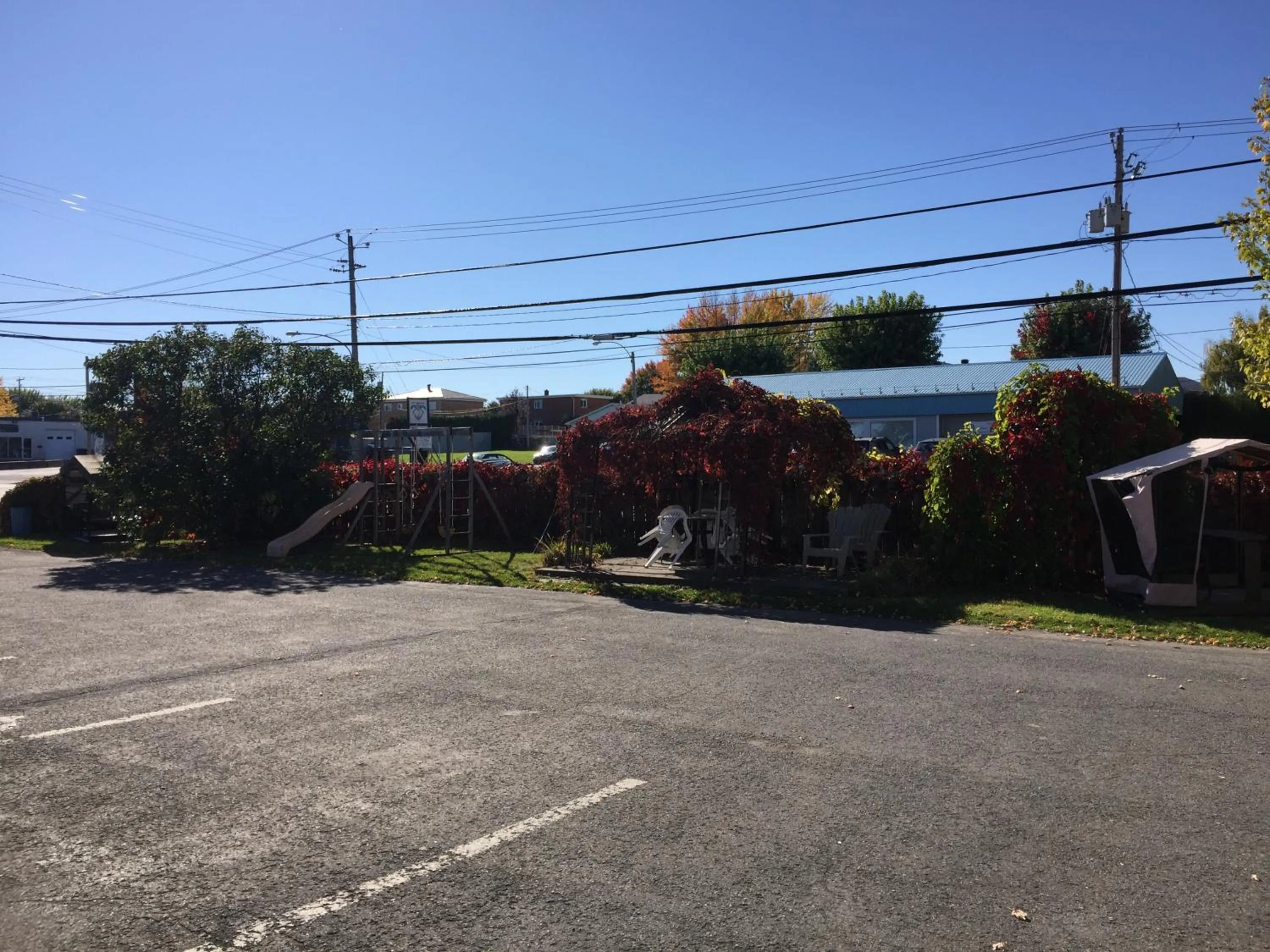 Autumn in Motel Montgolfière JP
