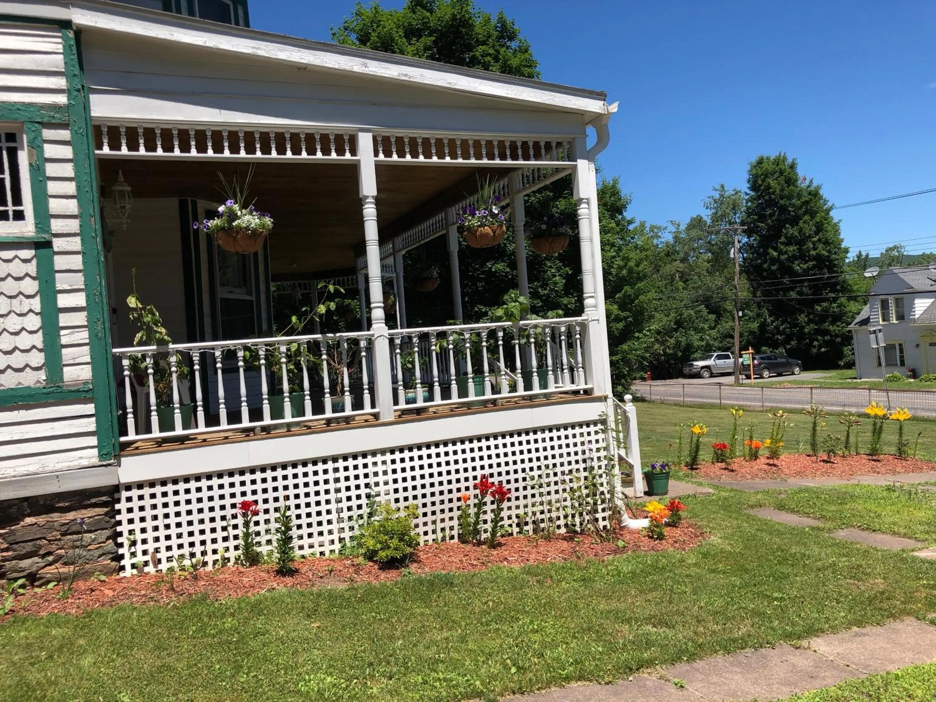 Patio in Antique Rose Inn Windham