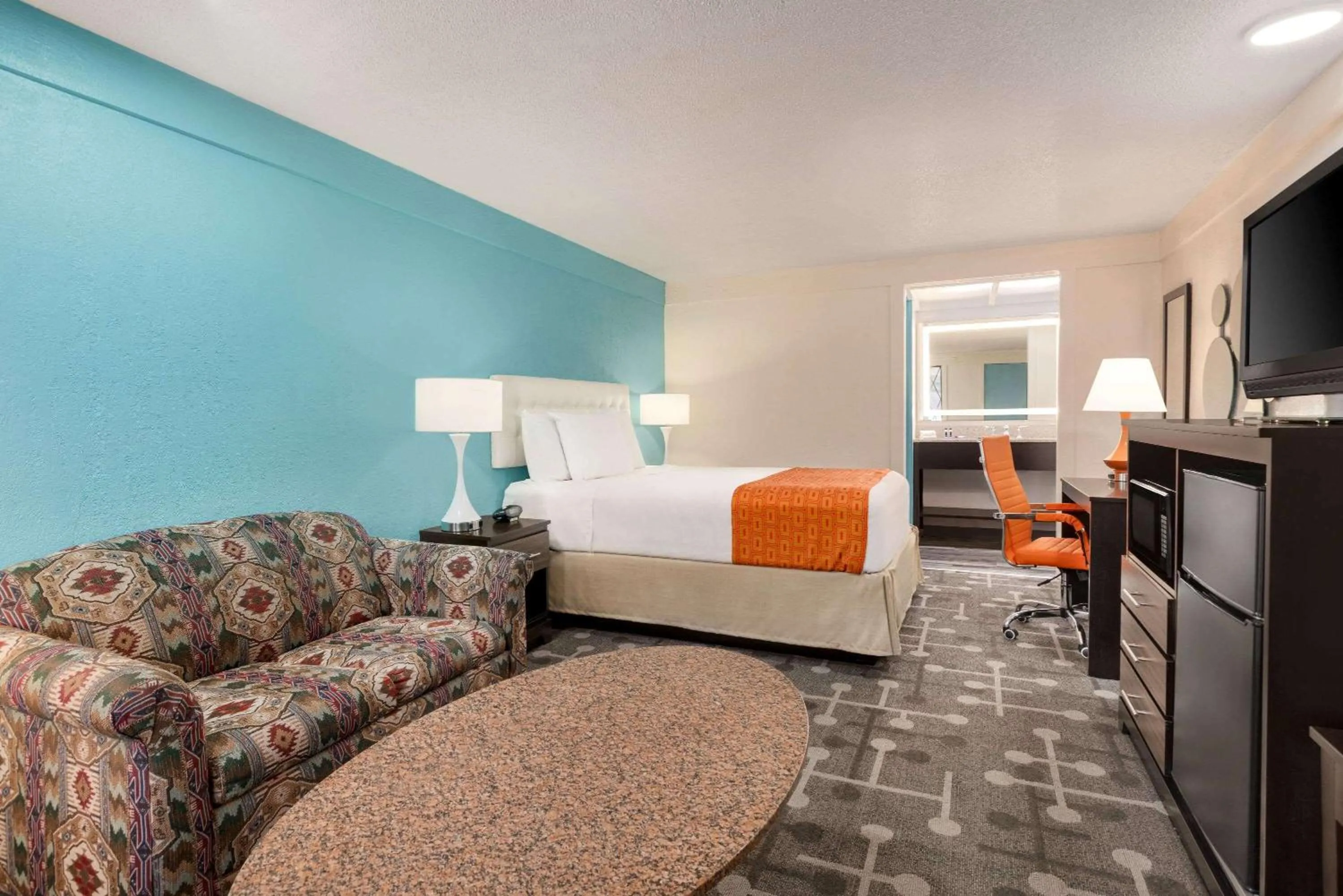 Photo of the whole room, Bed in Dover Inn and Suites