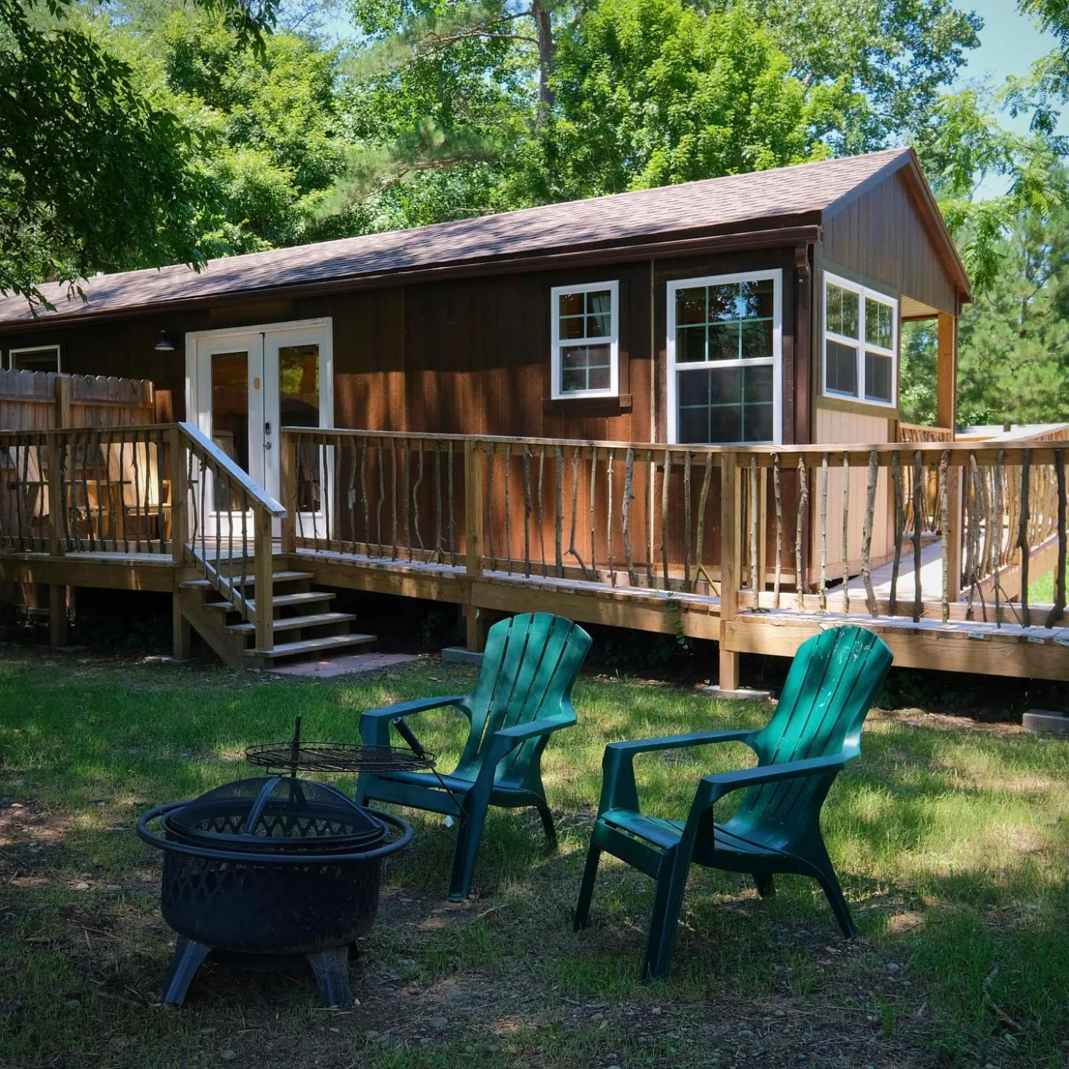 Creekwalk Inn Bed and Breakfast with Cabins